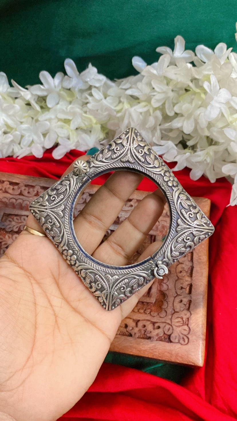 ASMAT KADA Gehnacollections