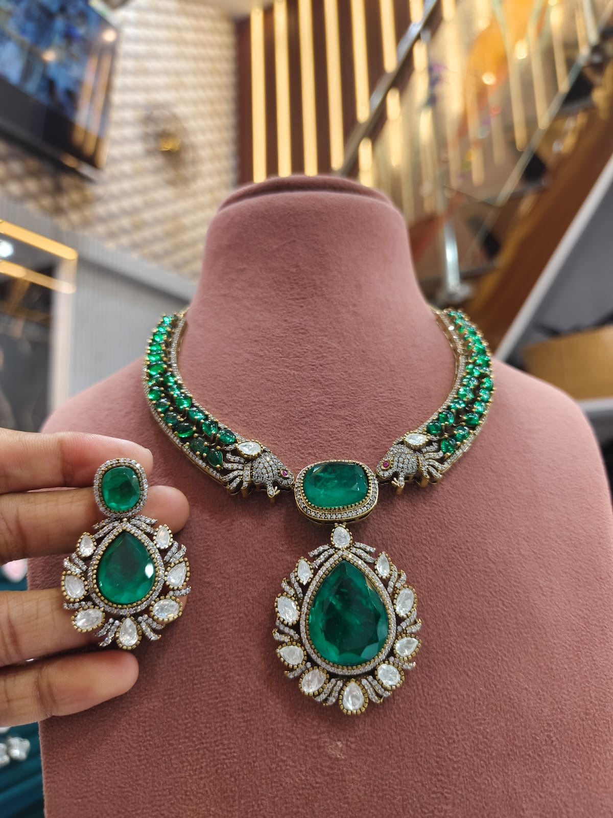 NISHIMAA NECKLACE SET Gehnacollections