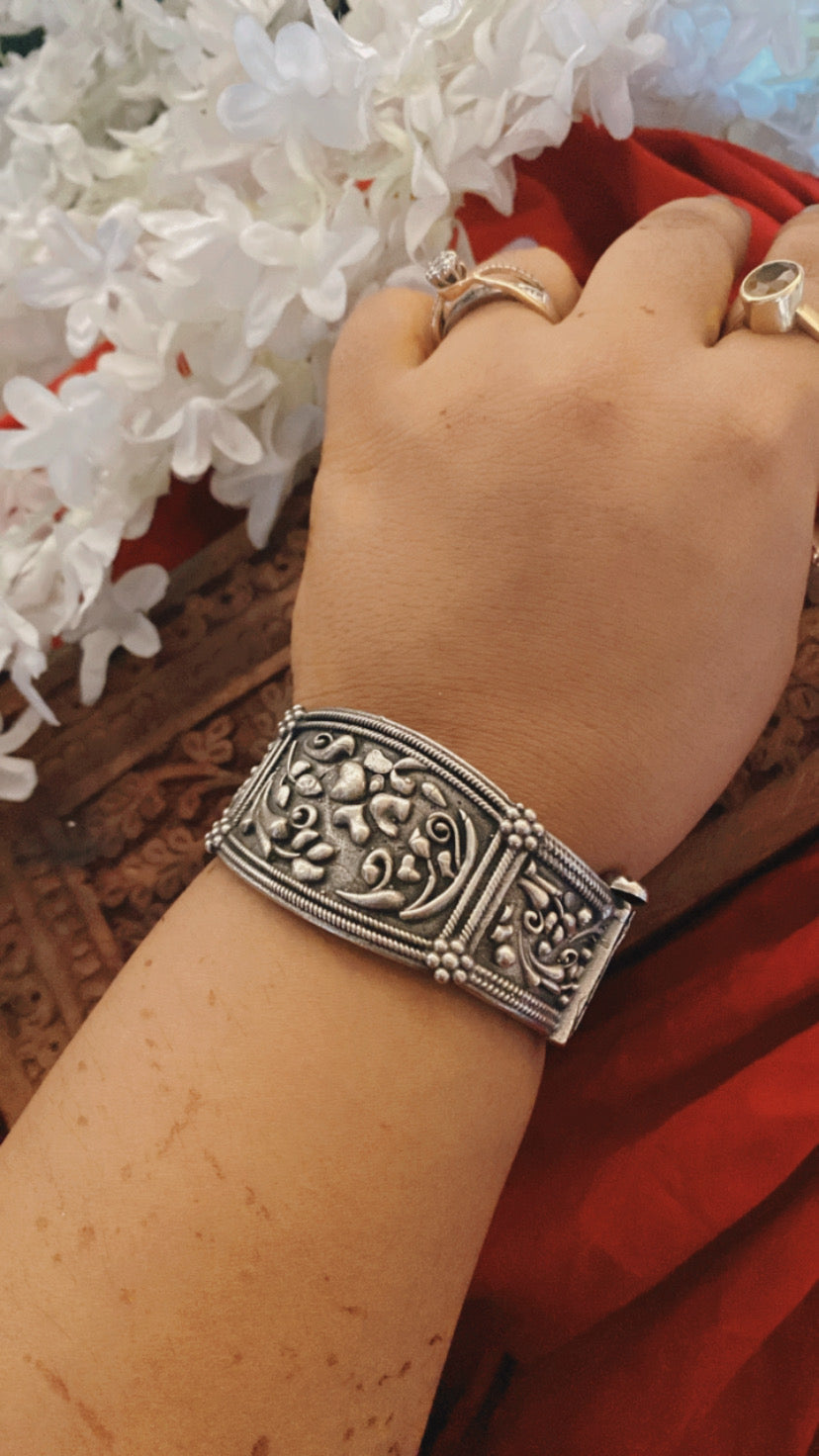 SRAVYA KADA Gehnacollections