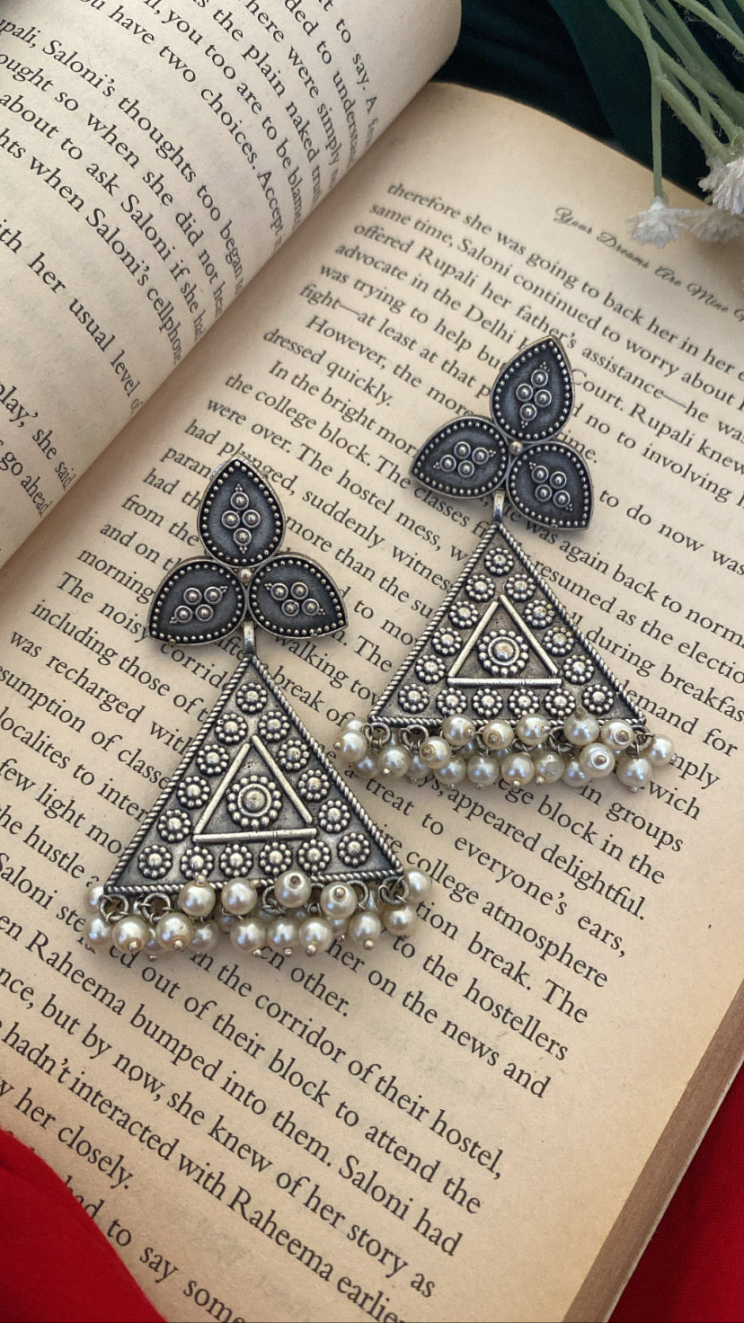 TRI PEARL EARRINGS Gehnacollections