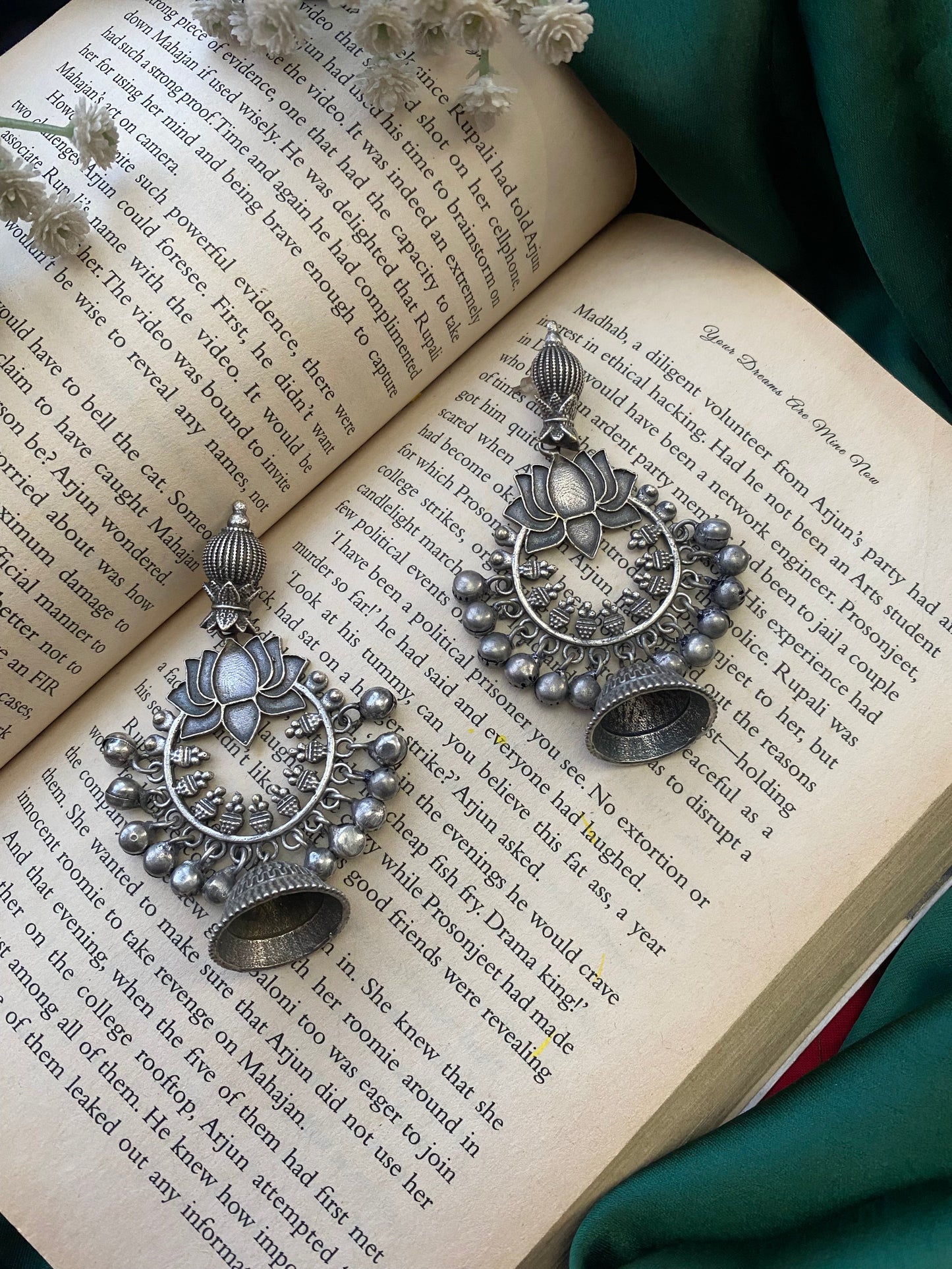 KAMAL GHUNGHROO CHANDBALI Gehnacollections