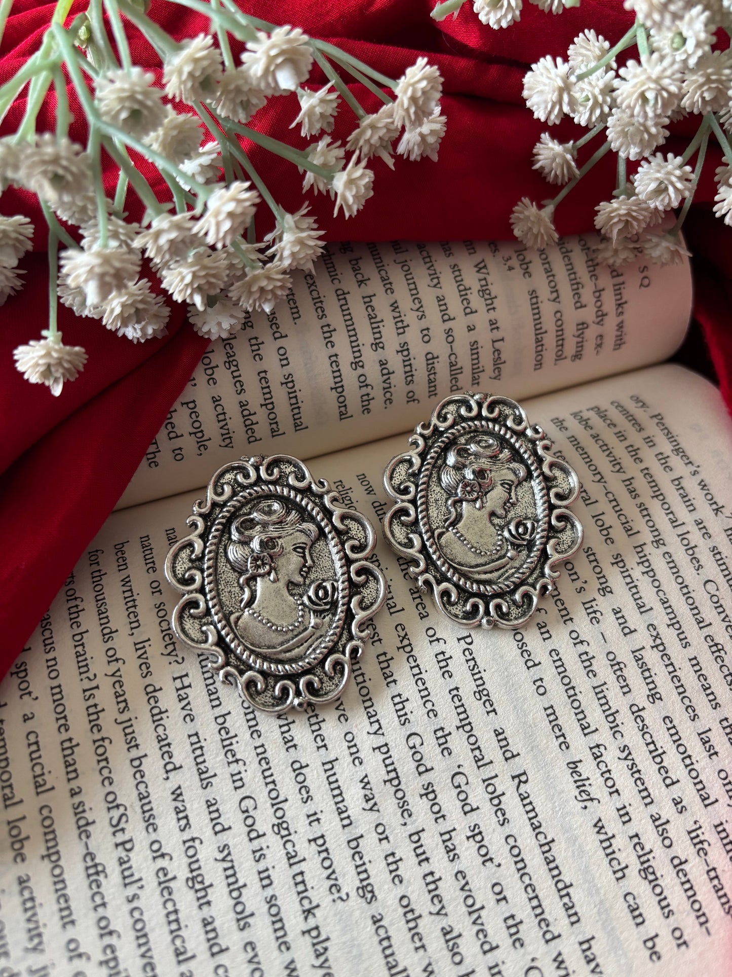 Queen Studs Gehnacollections