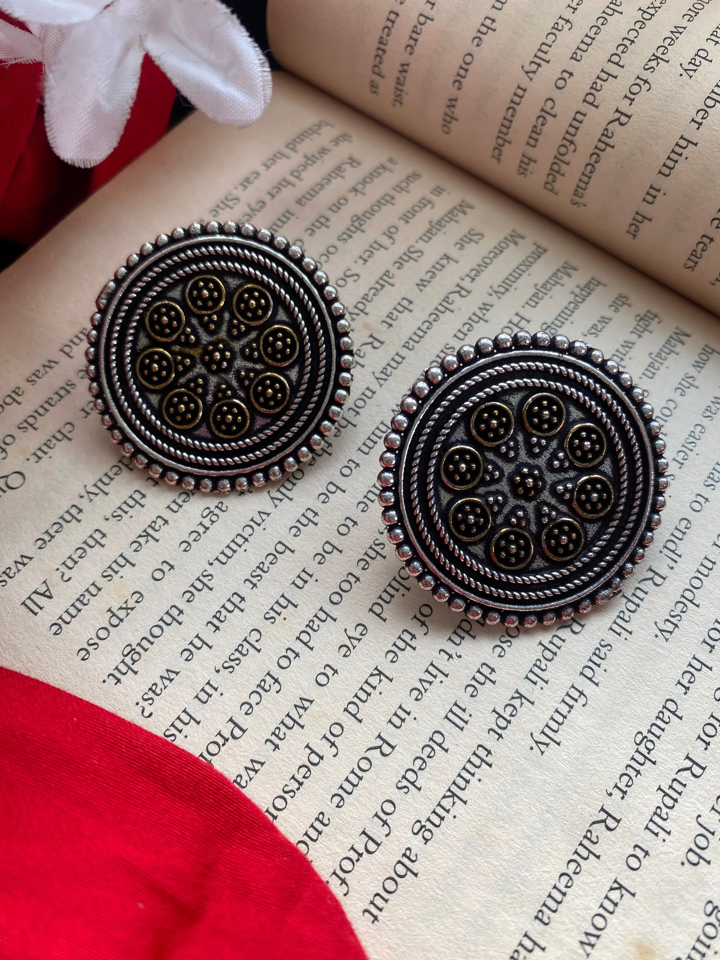 DUAL TONE STUDS Gehnacollections