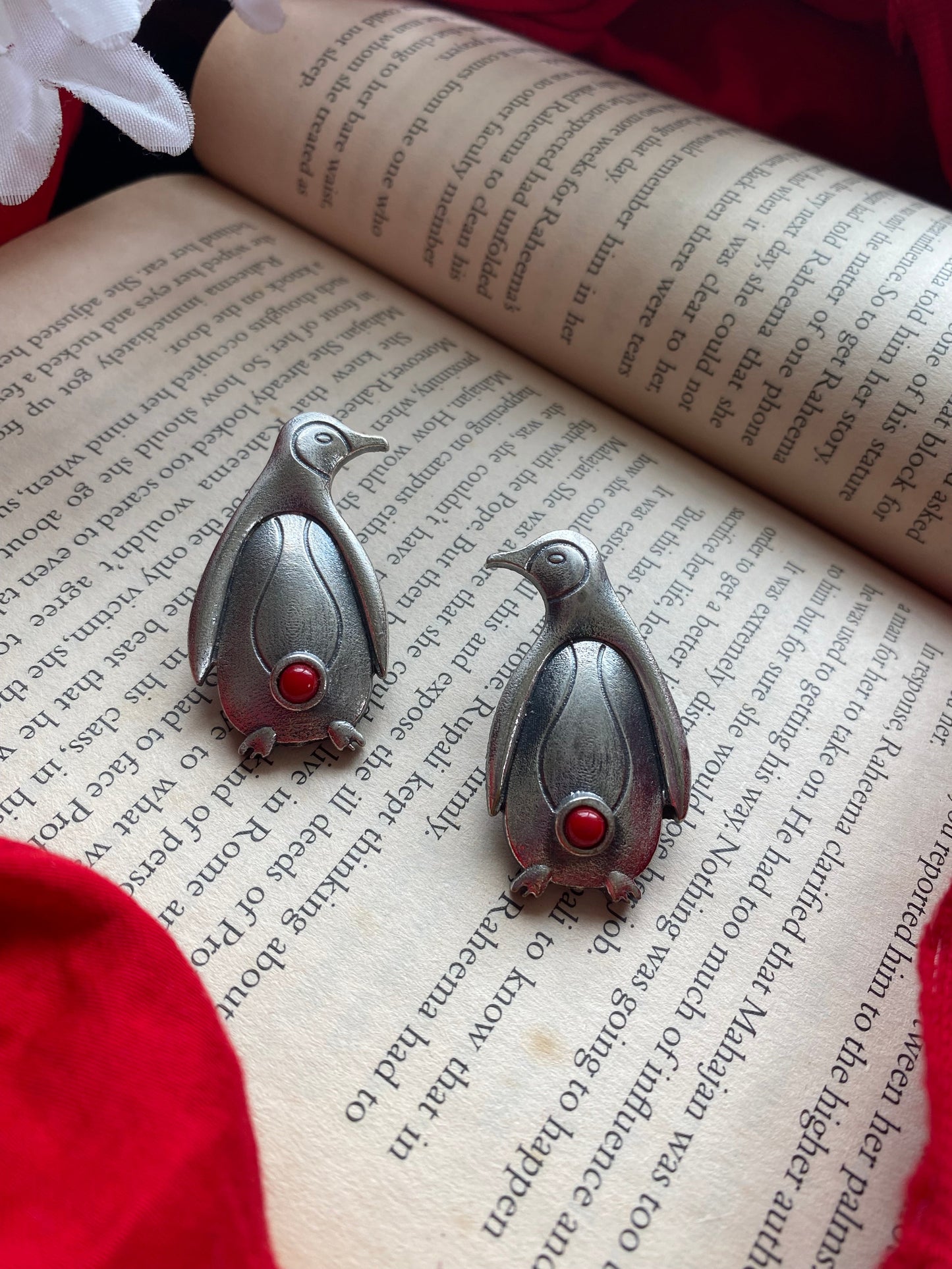 PENGUIN STUDS Gehnacollections