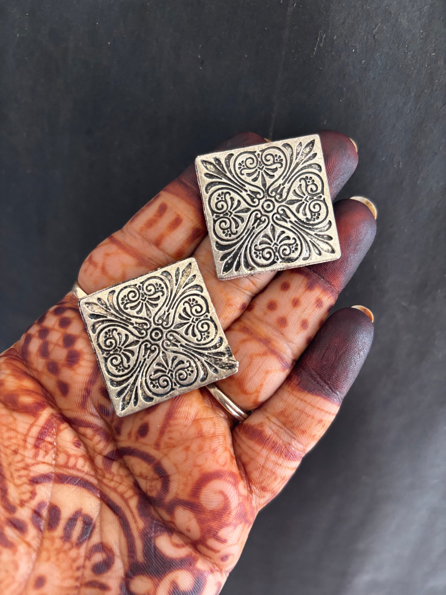 BOX STUDS Gehnacollections