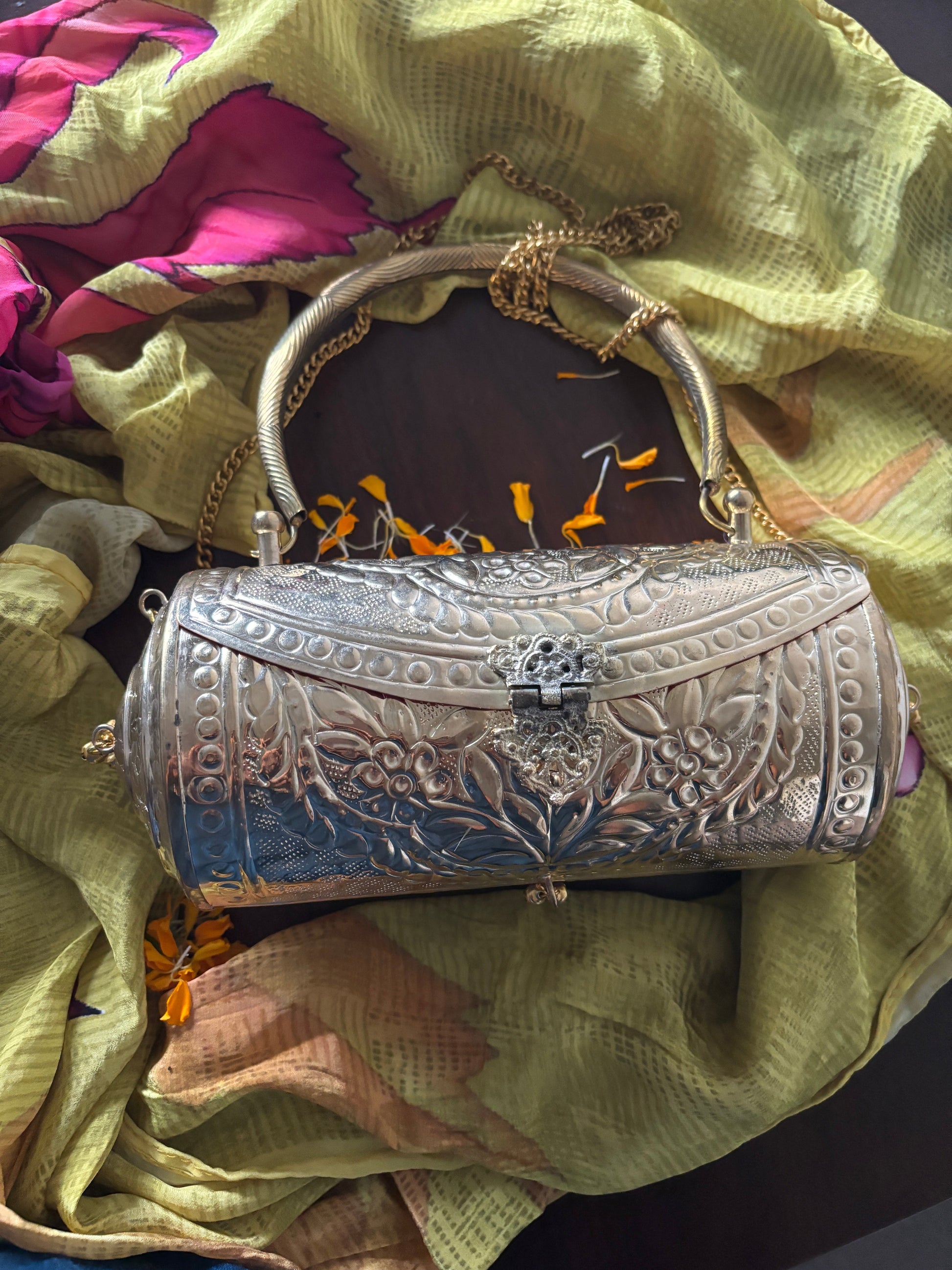 Batua Gehnacollections