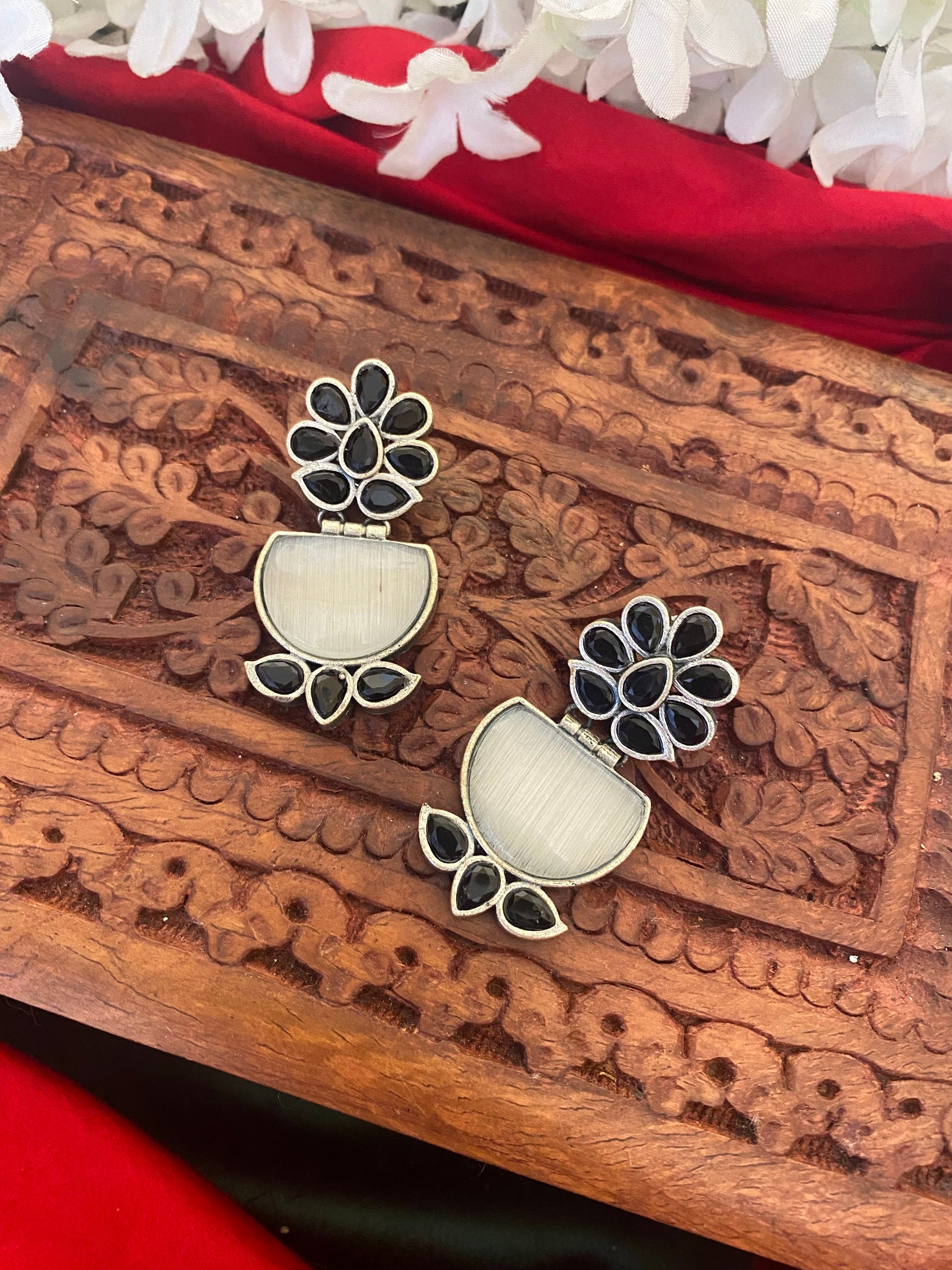 ARYA STUDS Gehnacollections