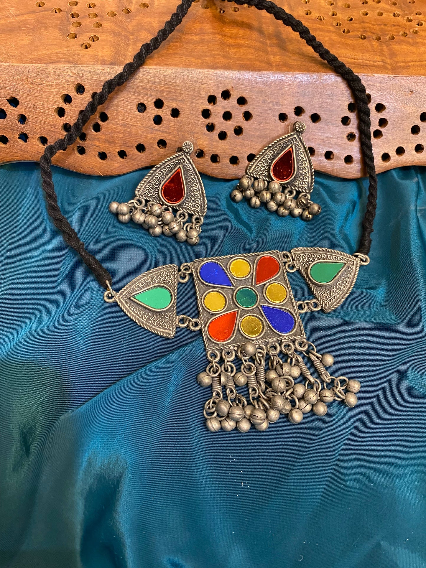 MULTICOLOUR BLACK POLISH CHOKER Gehnacollections