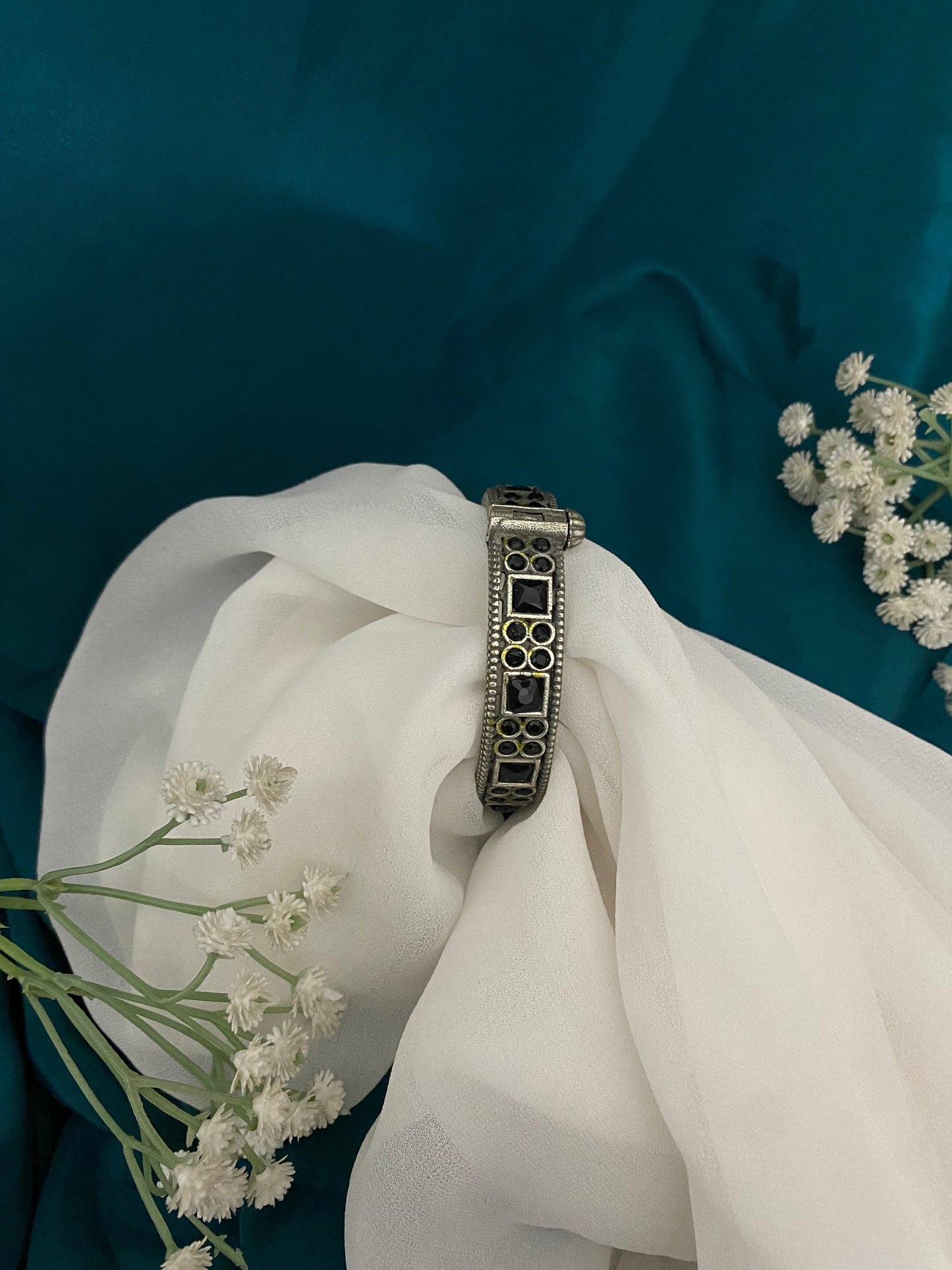 DHAMI STONE KADA Gehnacollections