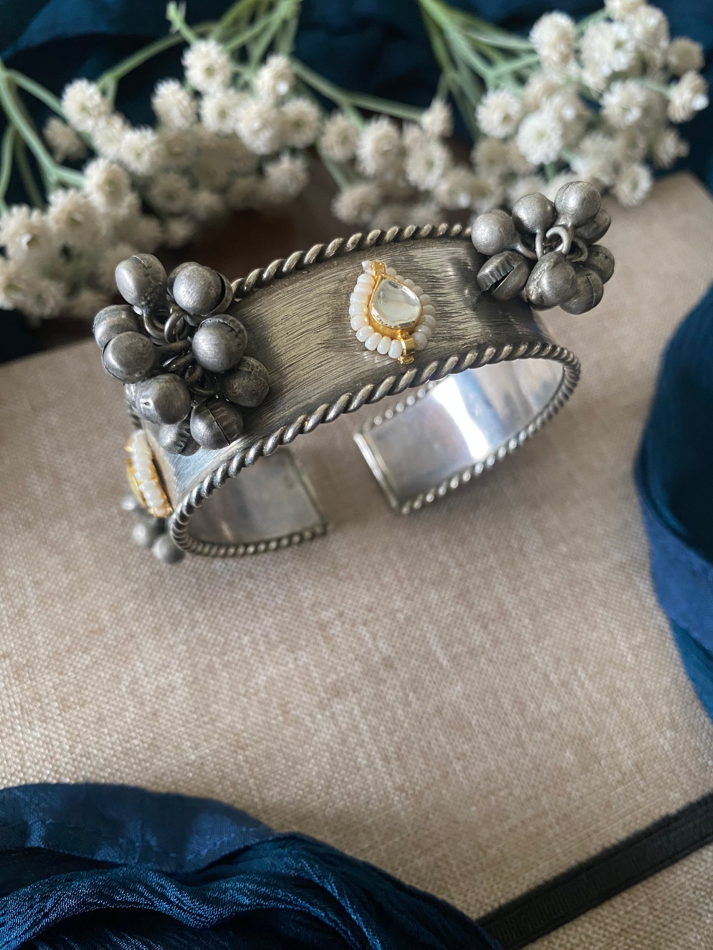 GHUNGHROO KUNDAN KADA Gehnacollections