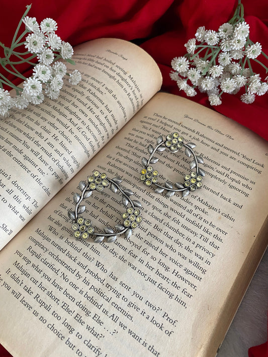 TRIANGLE PETAL STUDS Gehnacollections