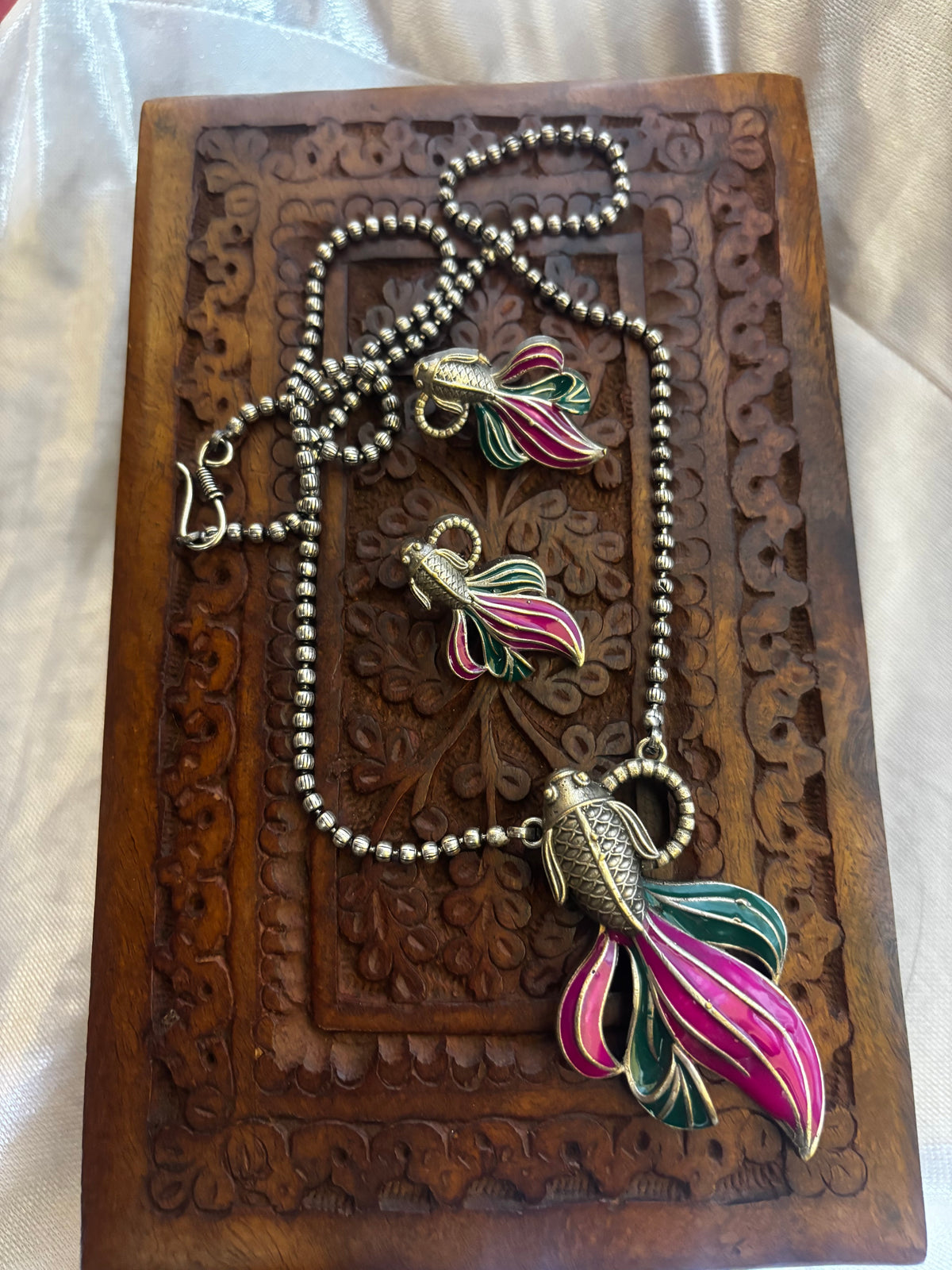 FISH ENAMEL NECKLACE SET Gehnacollections
