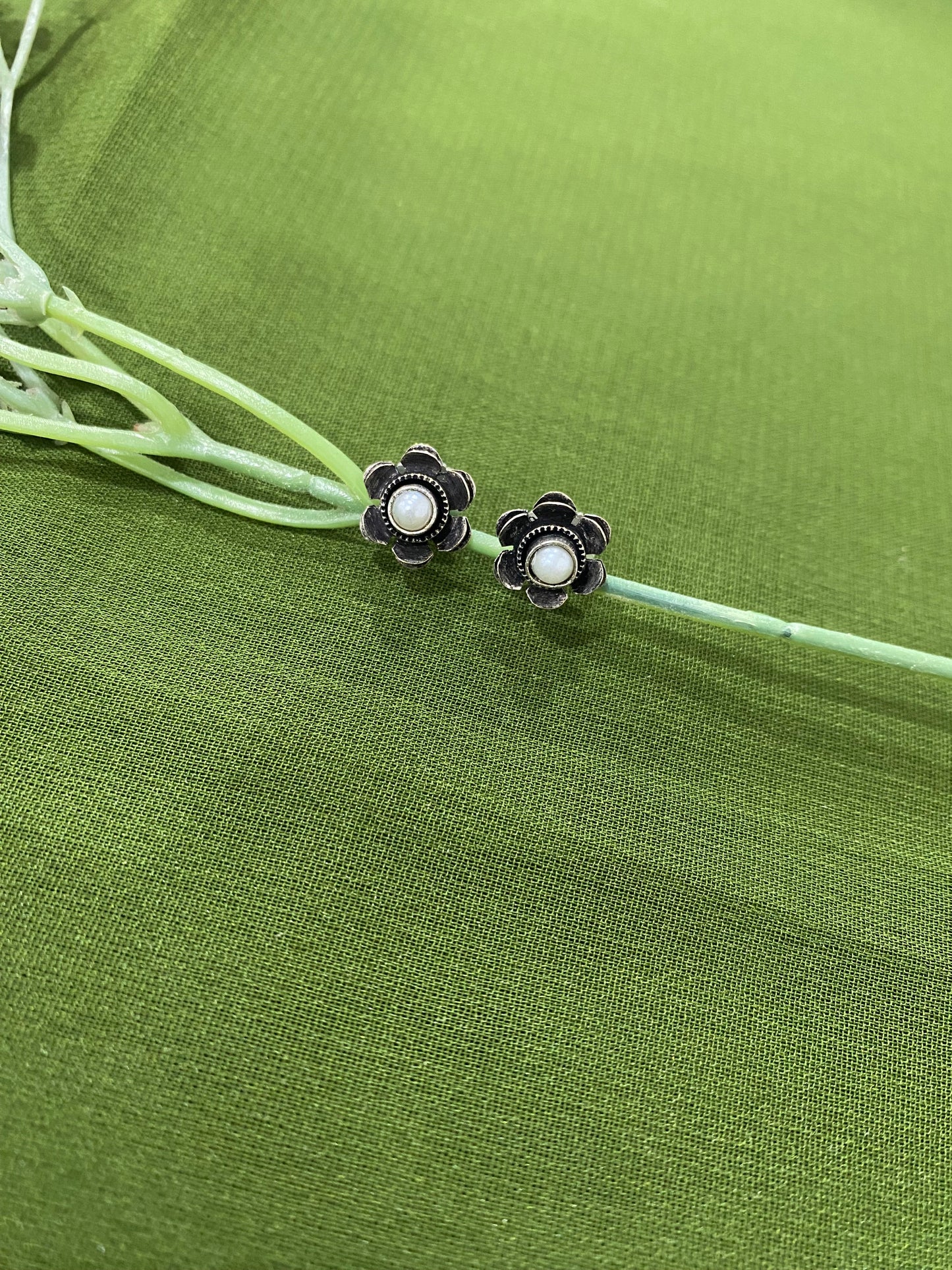 MINI STONE STUDS Gehnacollections