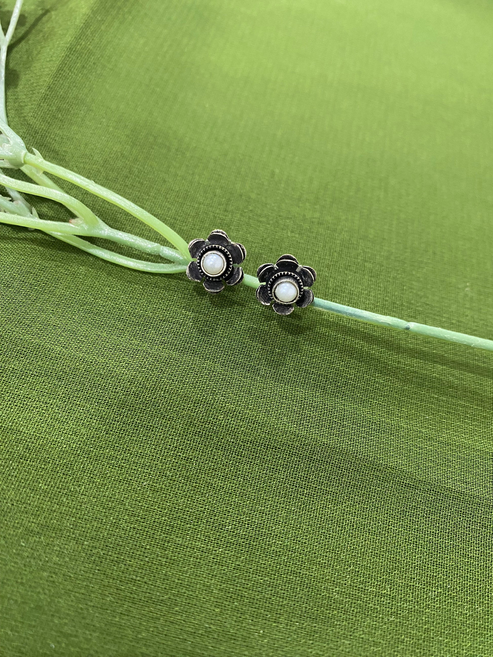 MINI STONE STUDS Gehnacollections