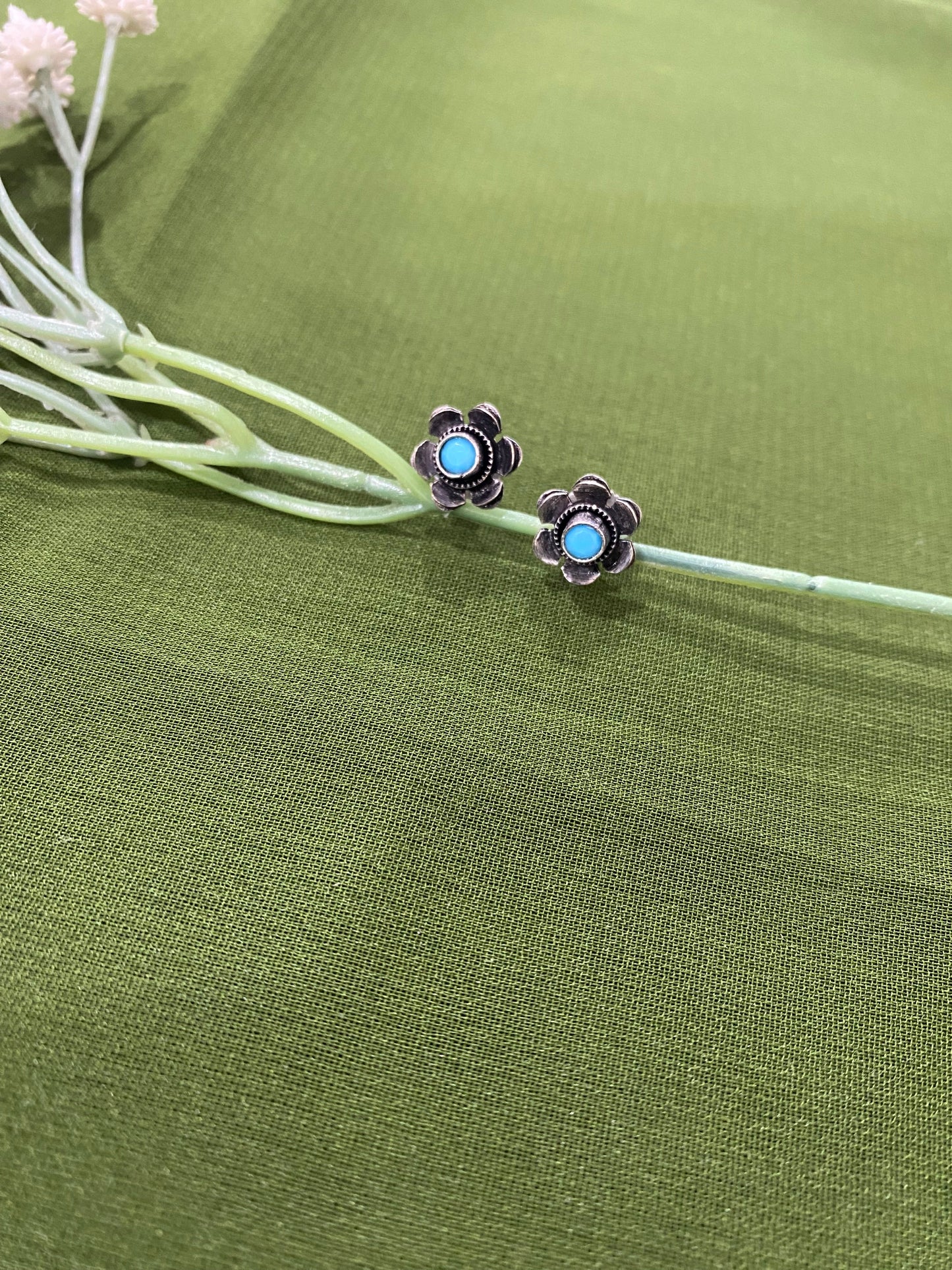 Mini stone studs Gehnacollections