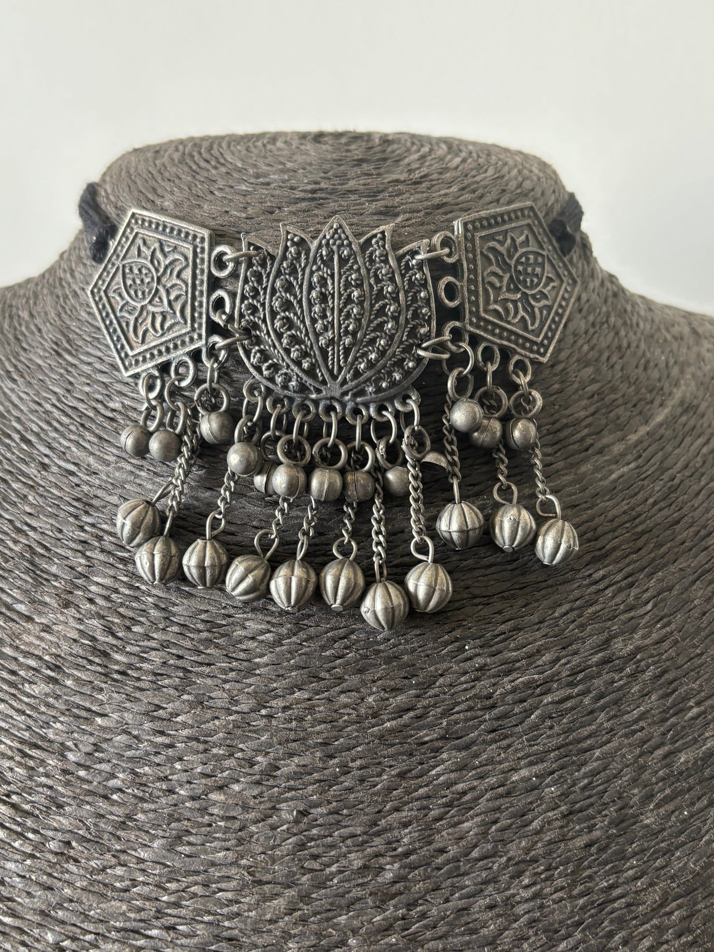 KAMAL CHOKER Gehnacollections