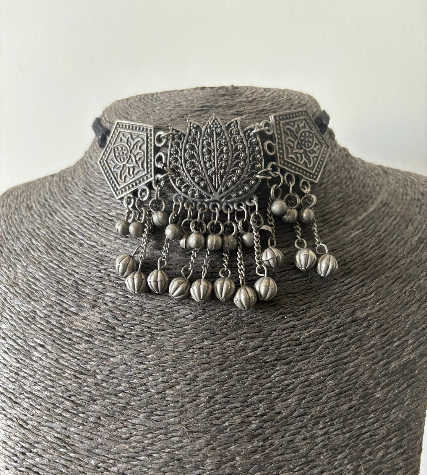 KAMAL CHOKER Gehnacollections