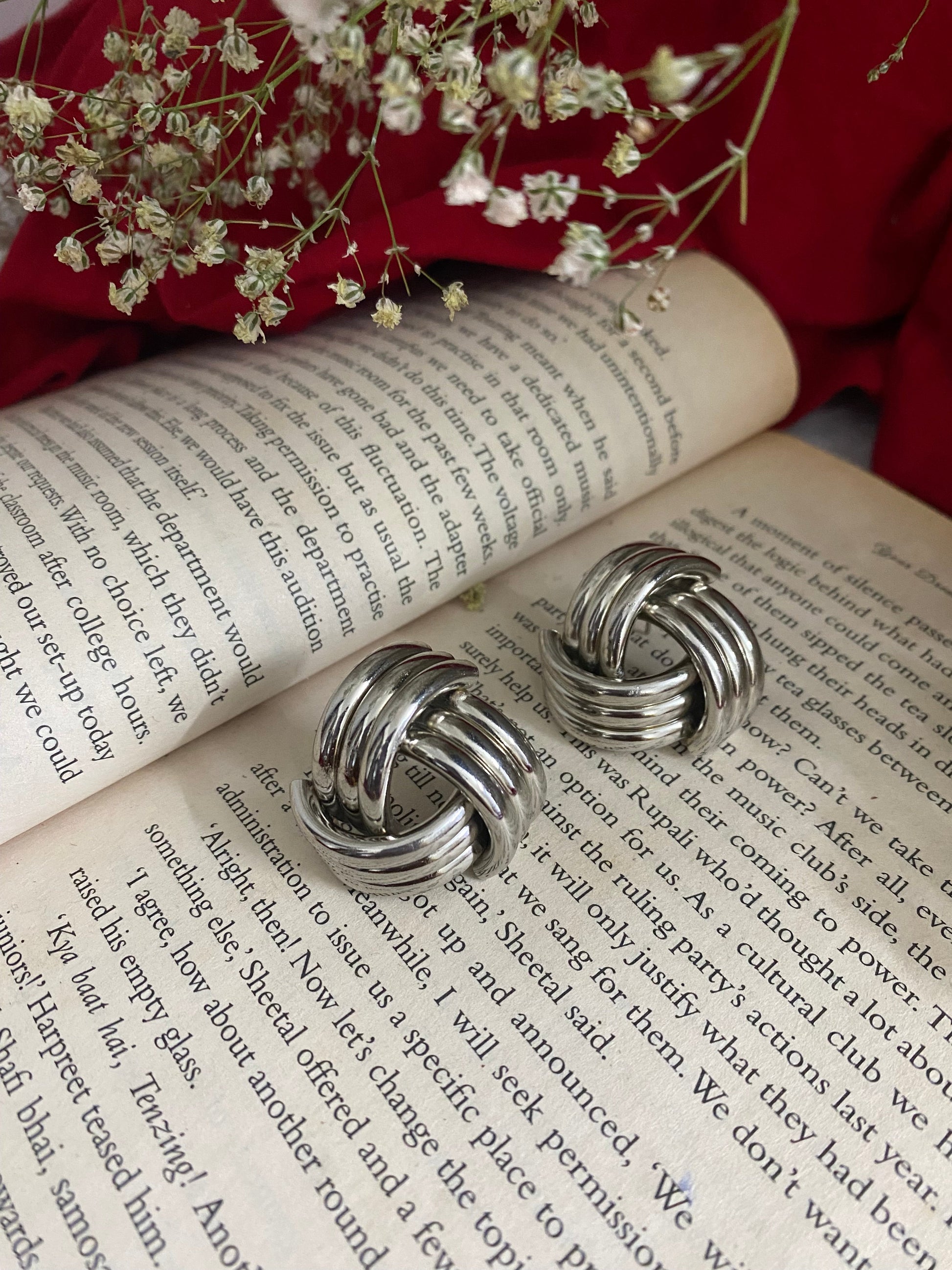 TRIANGLE STUDS Gehnacollections