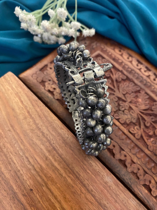 BLACKPOLISH GHUNGHROO KADA Gehnacollections