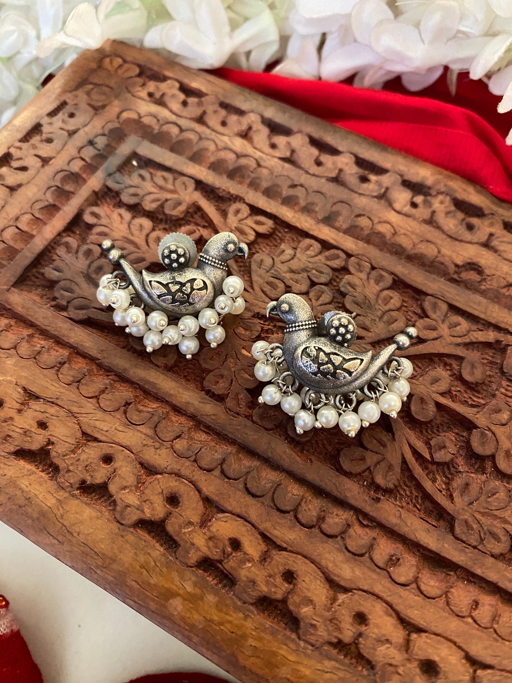 DUCK PEARL STUDS Gehnacollections