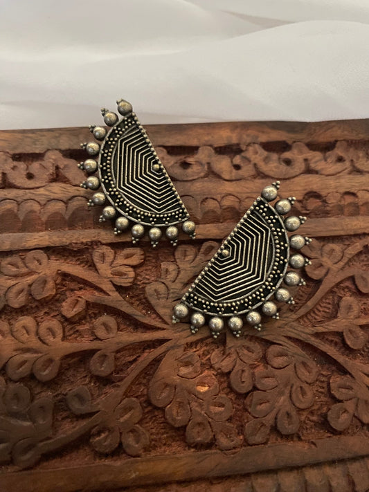 HINA STUDS Gehnacollections