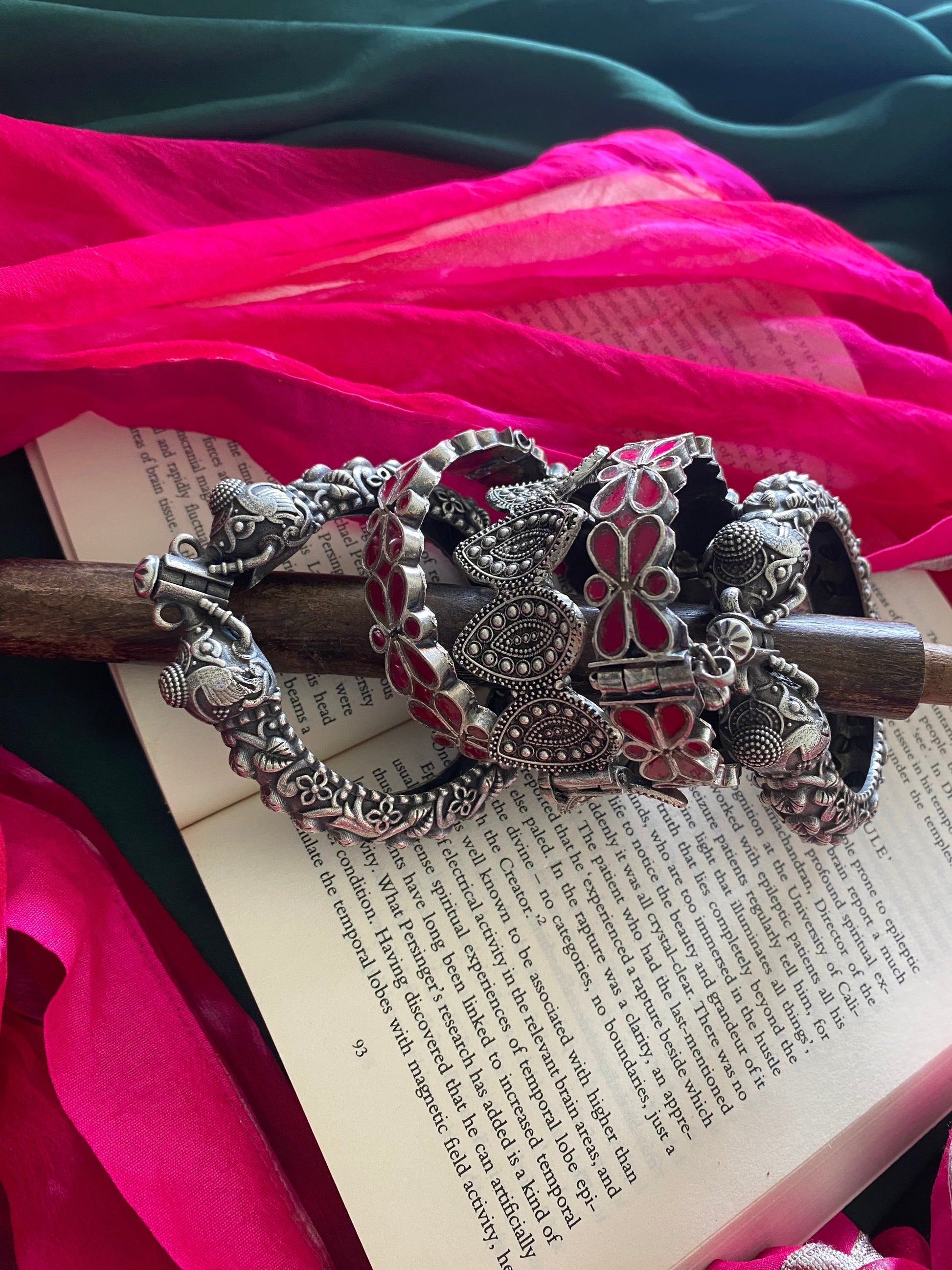 HARHI STACK OF KADA Gehnacollections