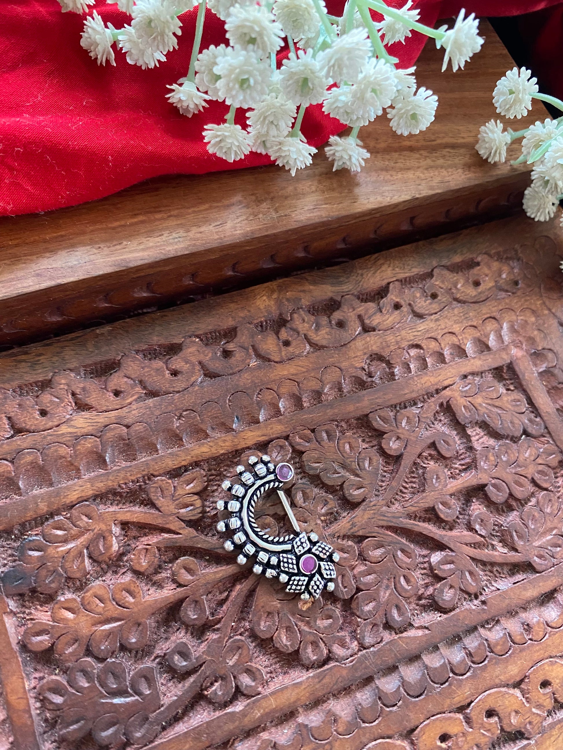 PRESS ON FLOWER NATH Gehnacollections