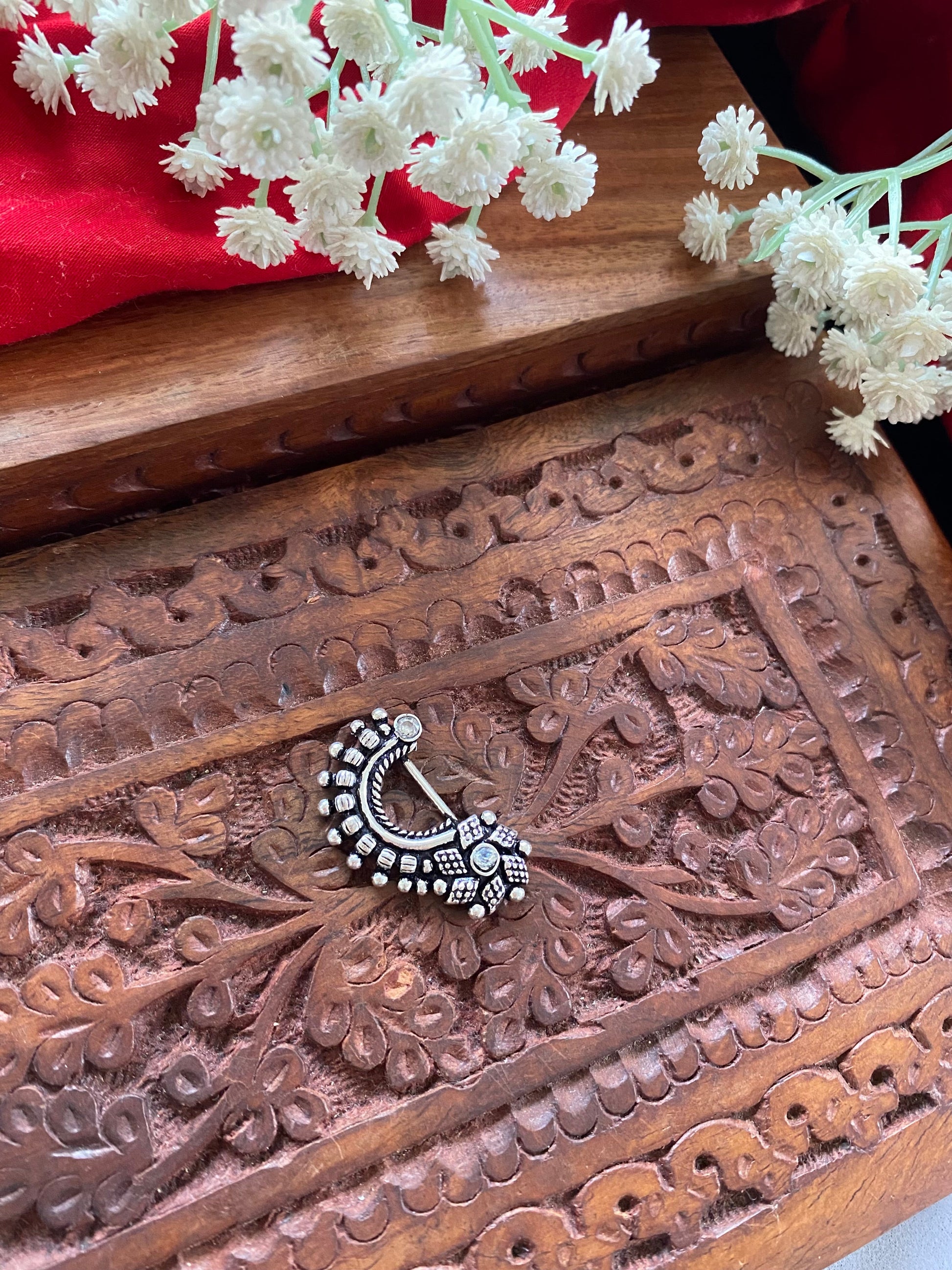 PRESS ON FLOWER NATH Gehnacollections