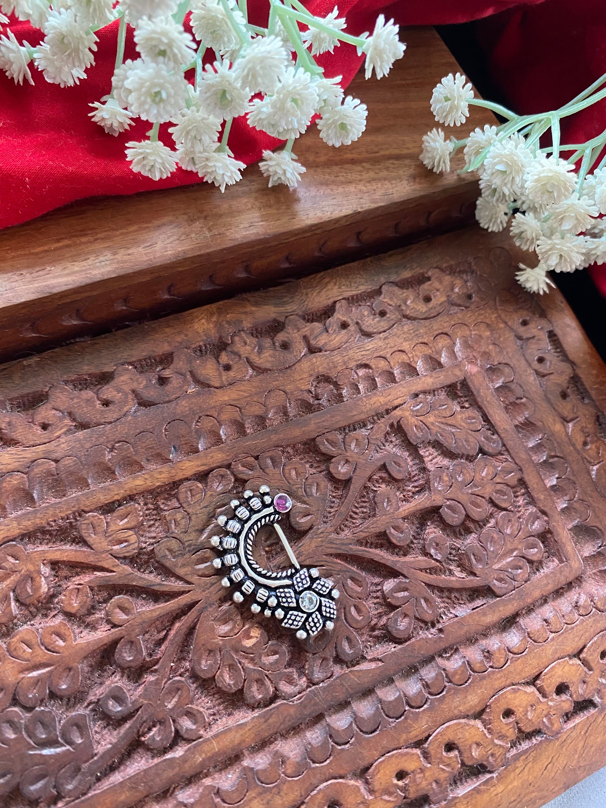 PRESS ON FLOWER NATH Gehnacollections