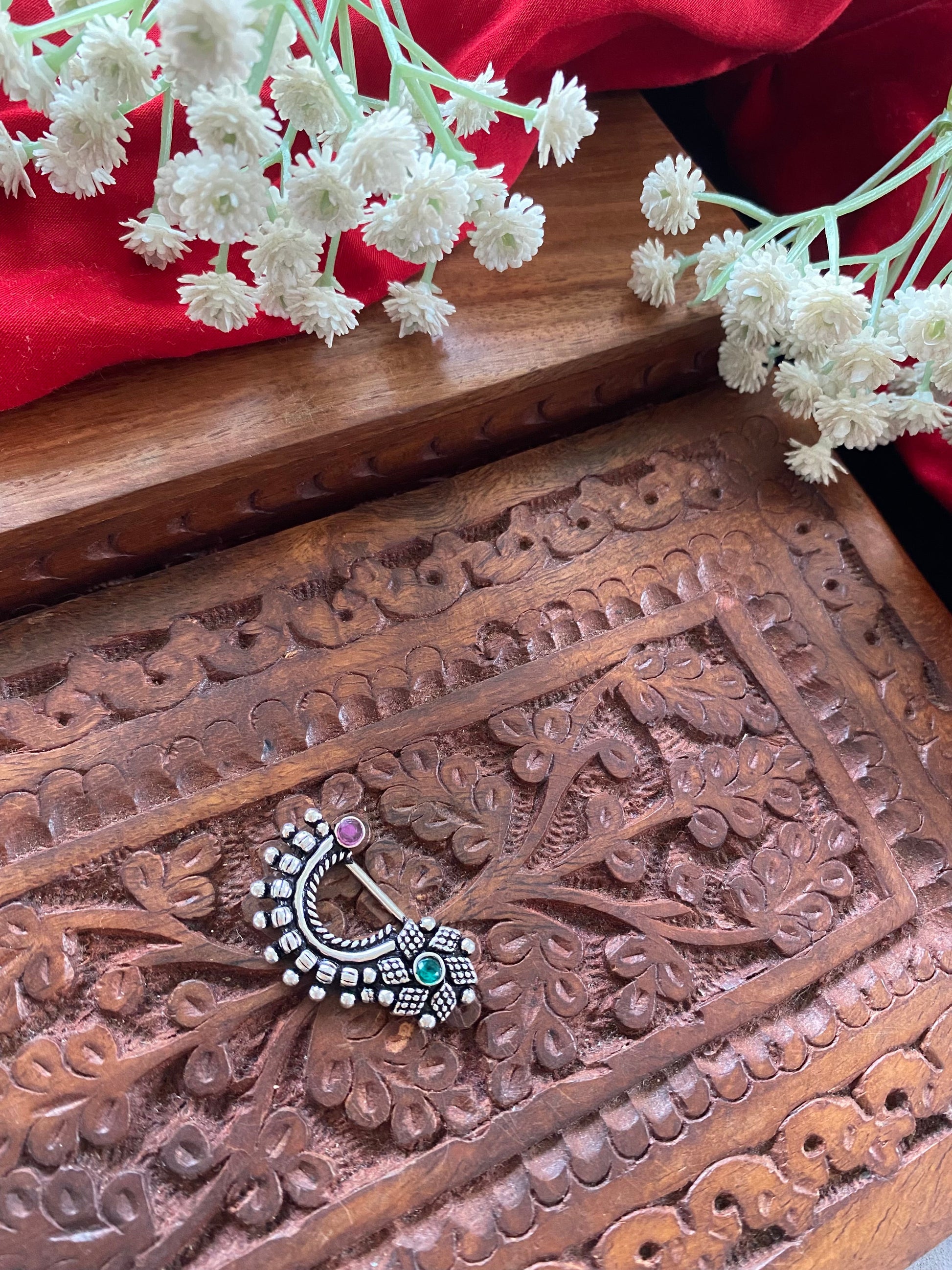 PRESS ON FLOWER NATH Gehnacollections