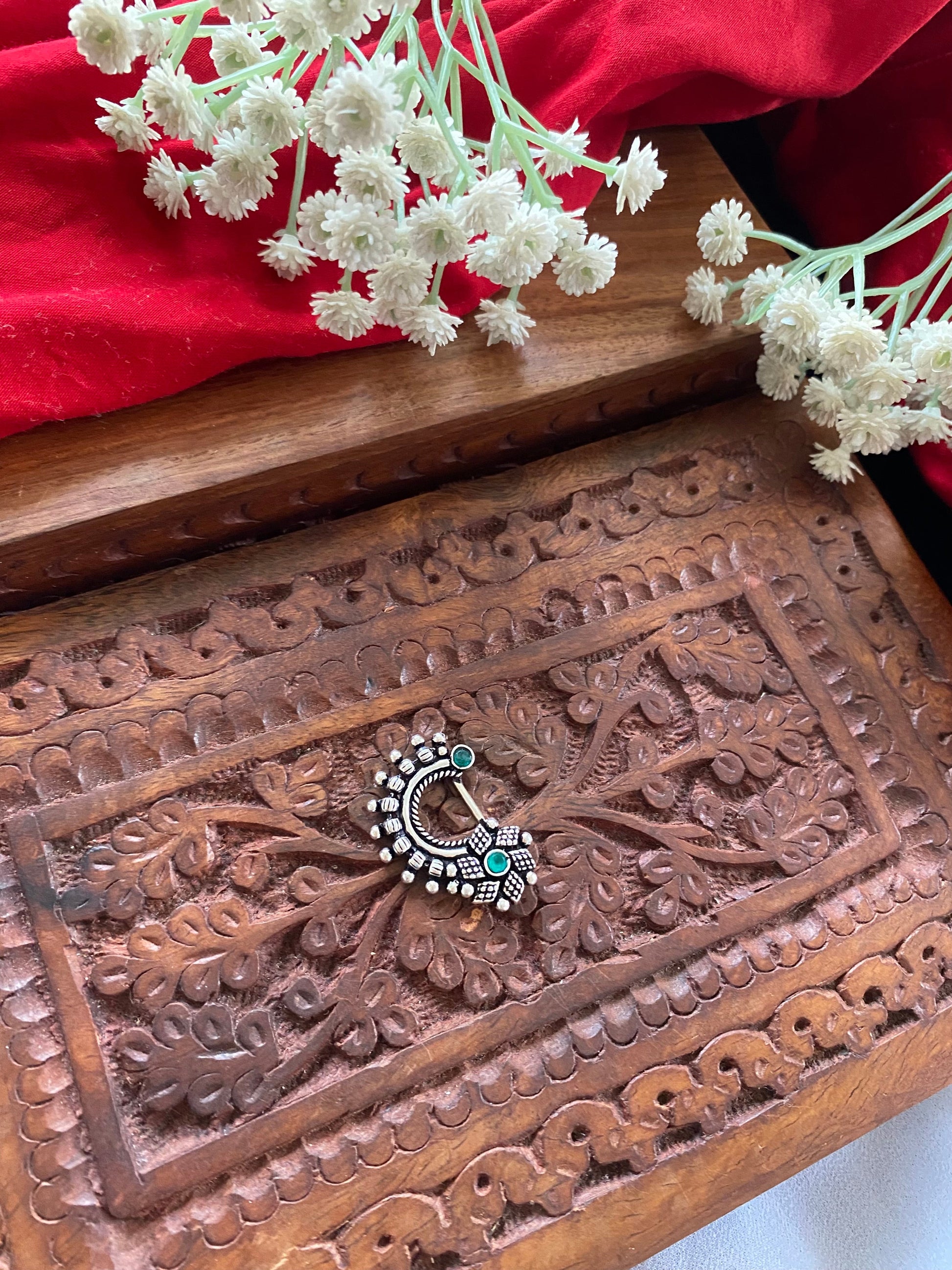 PRESS ON FLOWER NATH Gehnacollections