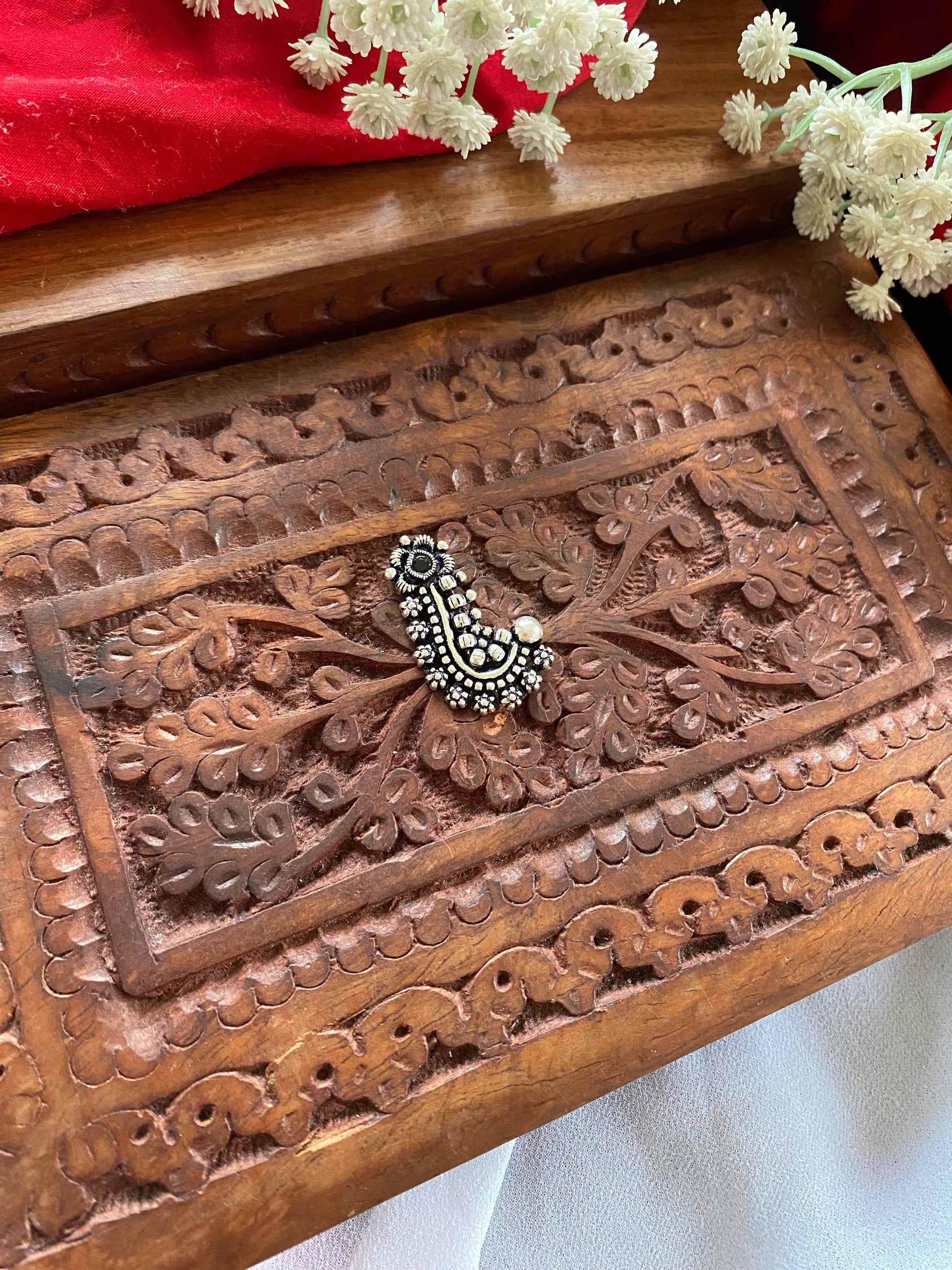 PRESS ON MARATHI NATH Gehnacollections