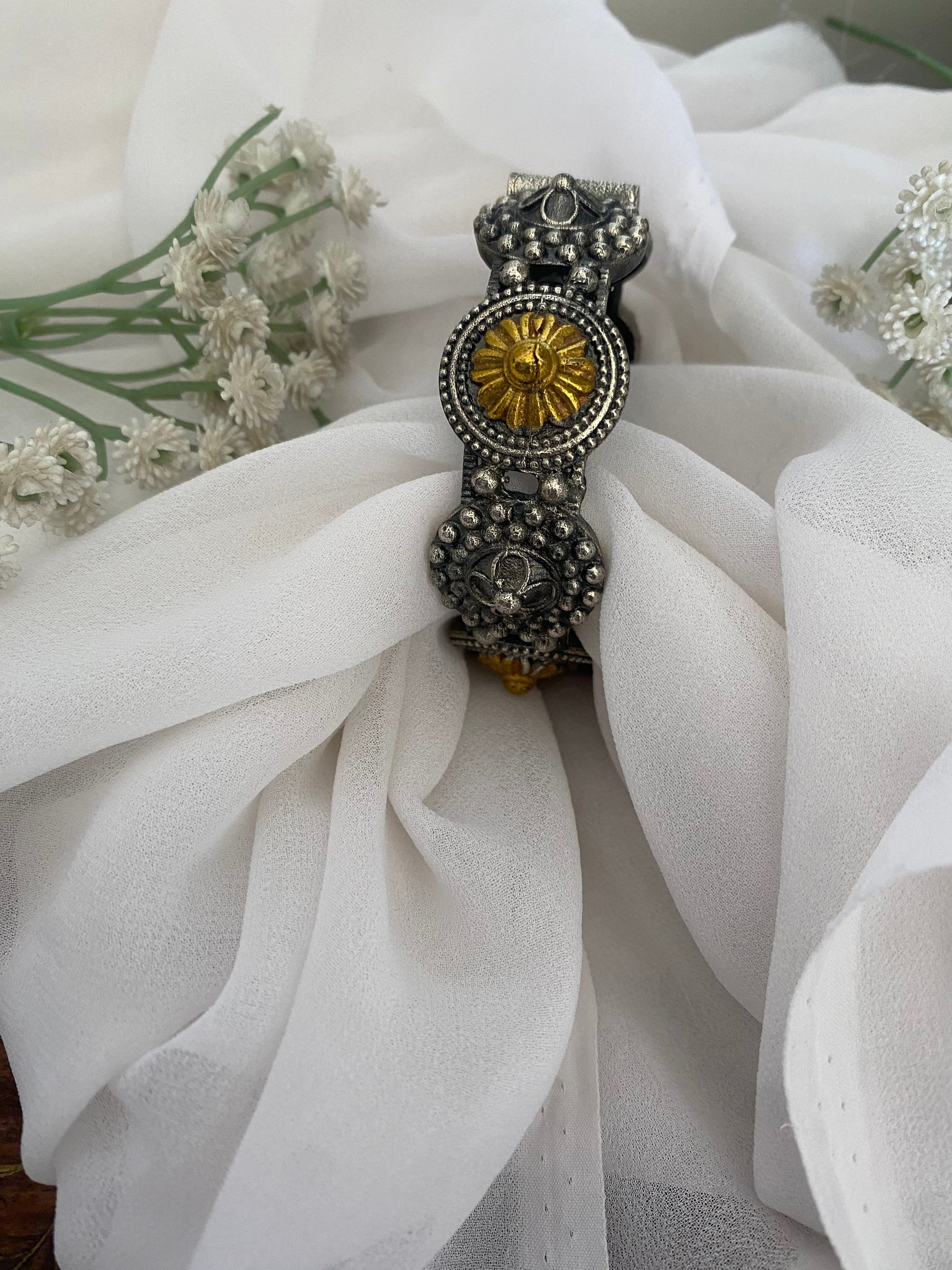 NISHI DUAL TONE KADA Gehnacollections