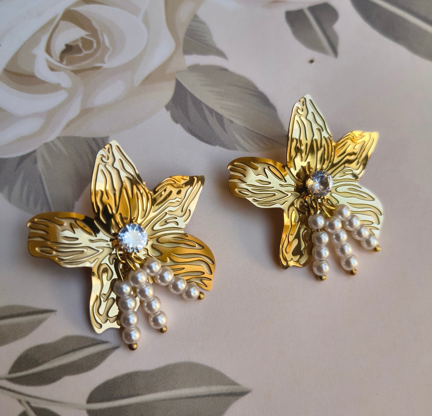 FLOWER PEARL ANTI TARNISH STUDS Gehnacollections