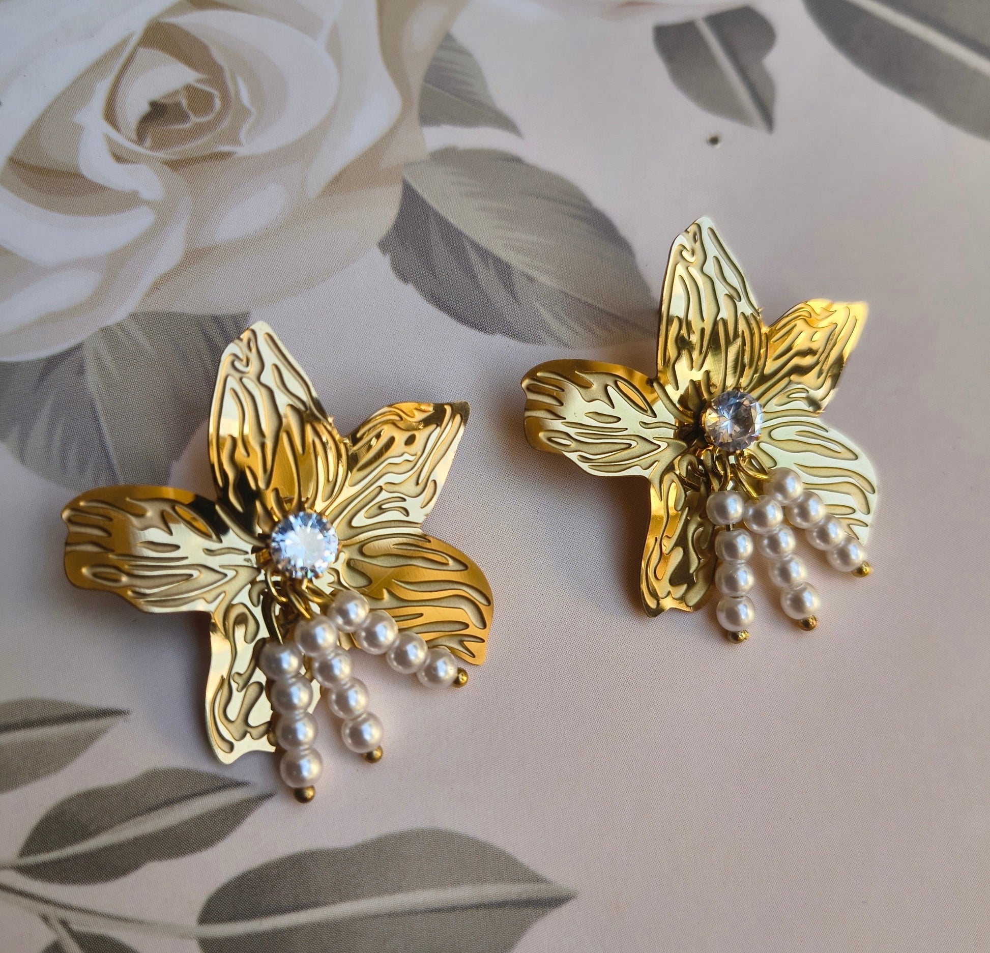 FLOWER PEARL ANTI TARNISH STUDS Gehnacollections