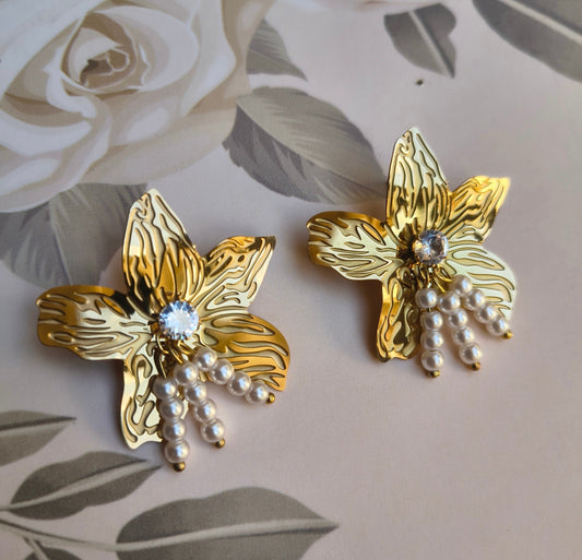 FLOWER PEARL ANTI TARNISH STUDS Gehnacollections