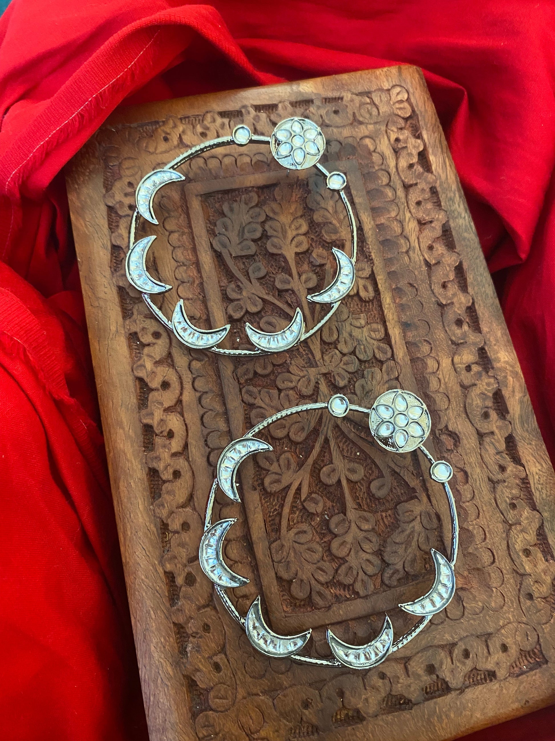 AKIRA CHANDBALI Gehnacollections