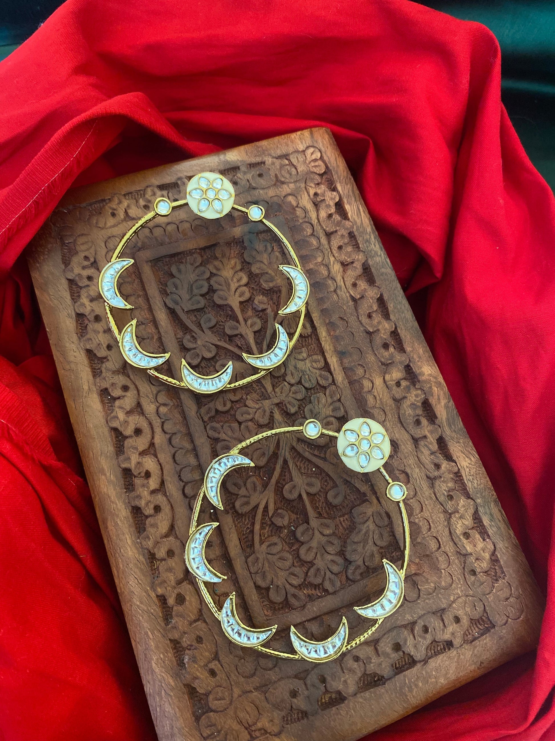 AKIRA CHANDBALI Gehnacollections