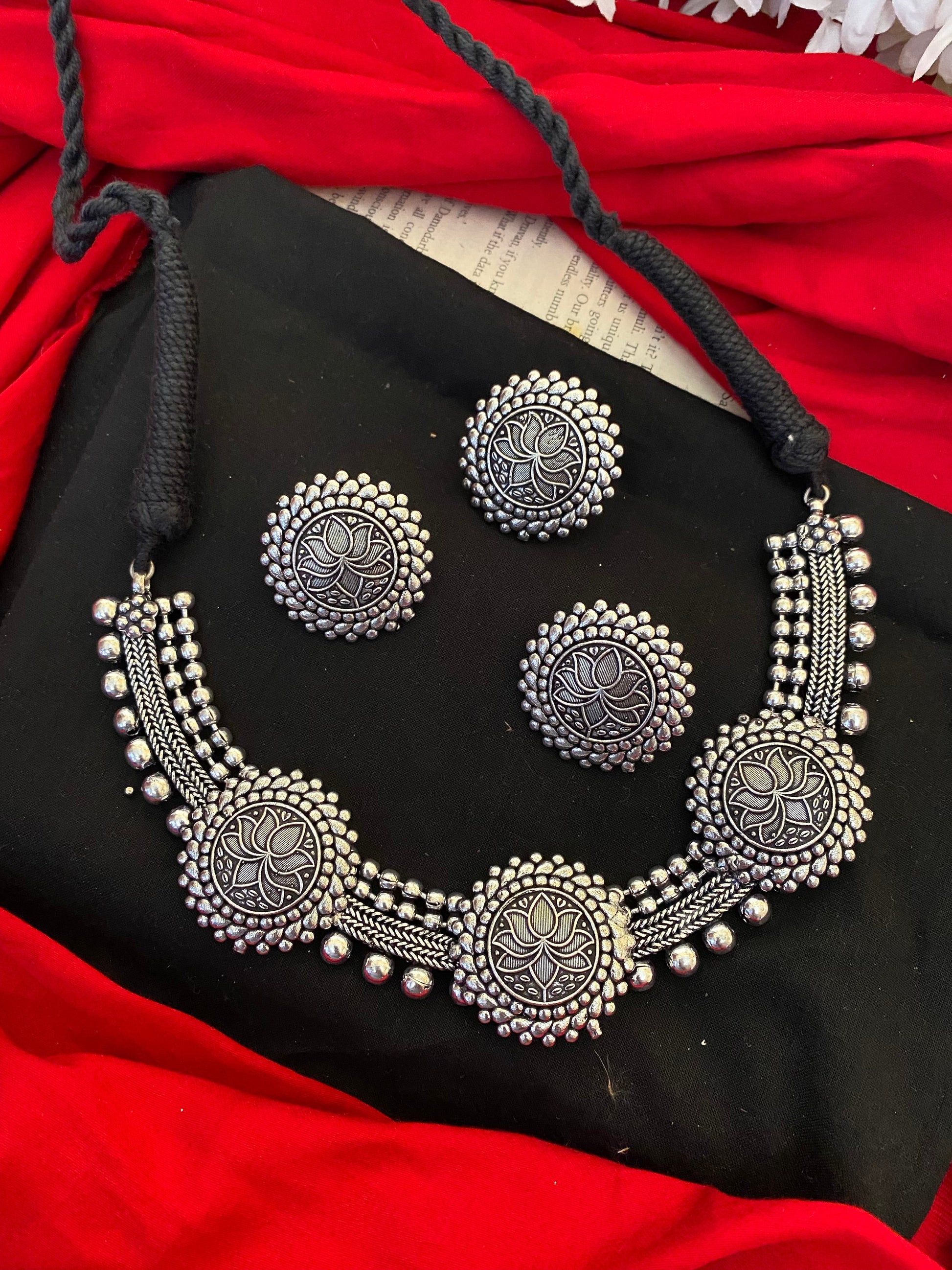 LOTUS CHOKER SET Gehnacollections