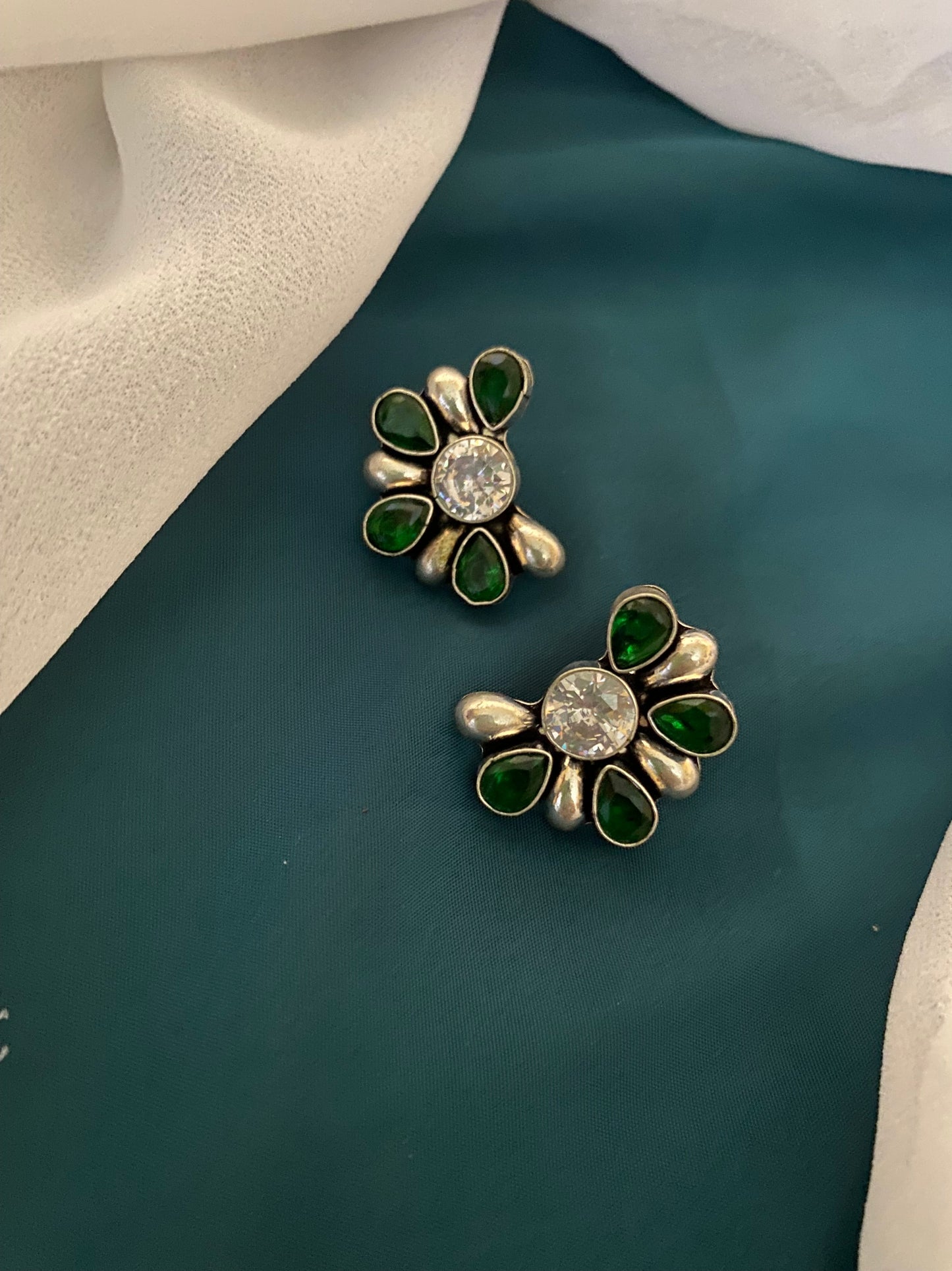 ABHIRA STUDS Gehnacollections