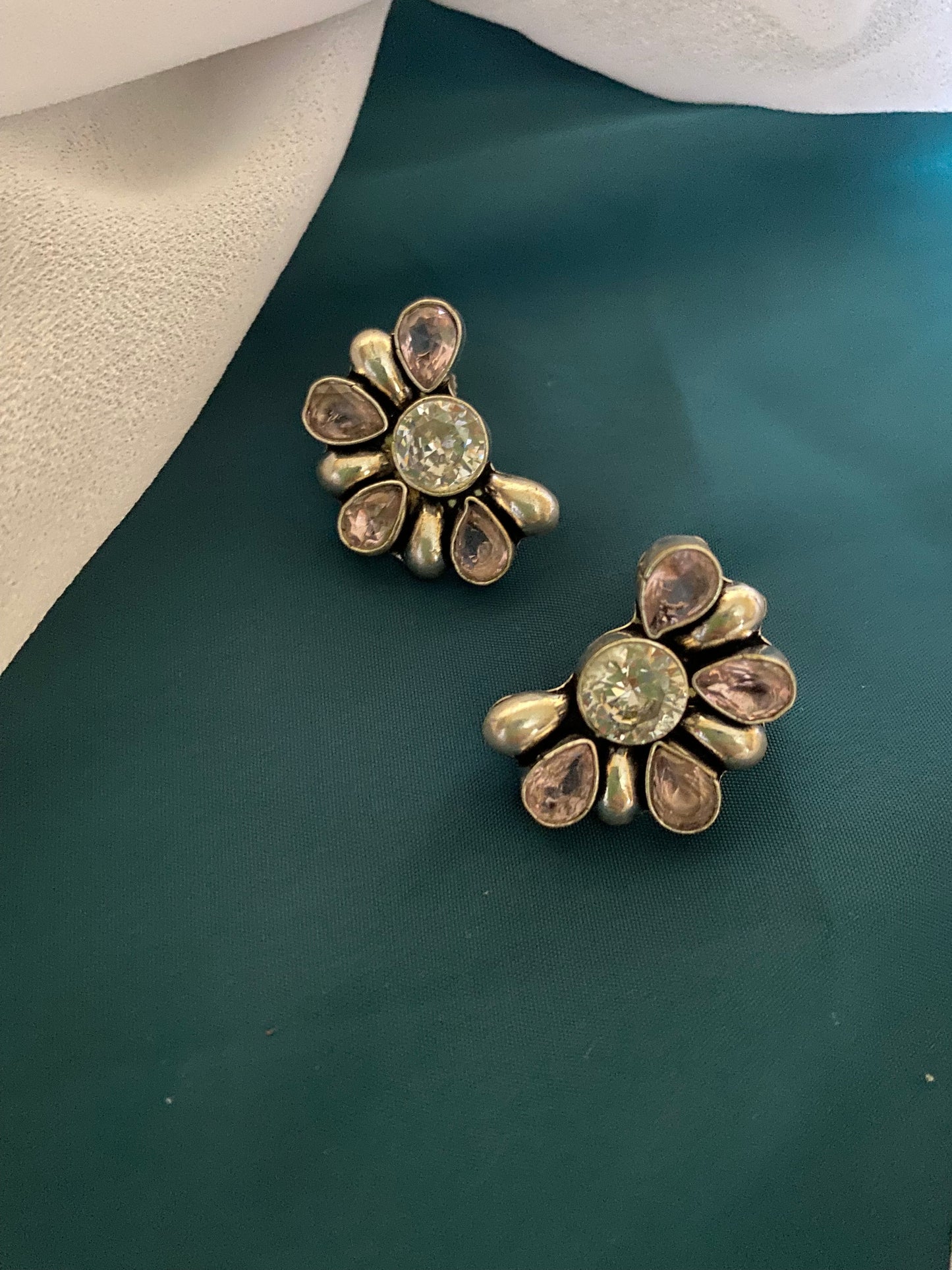 ABHIRA STUDS Gehnacollections