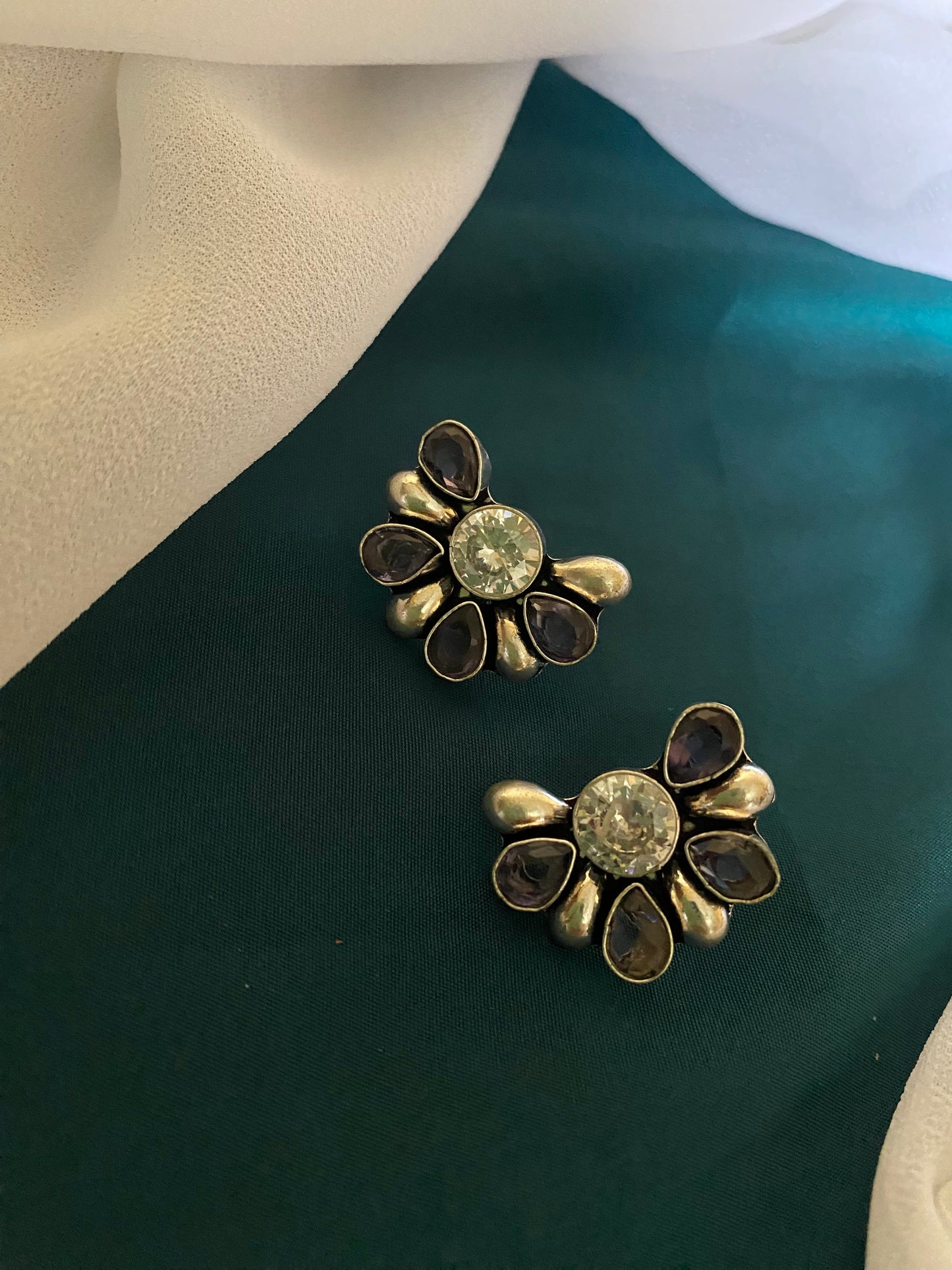 ABHIRA STUDS Gehnacollections