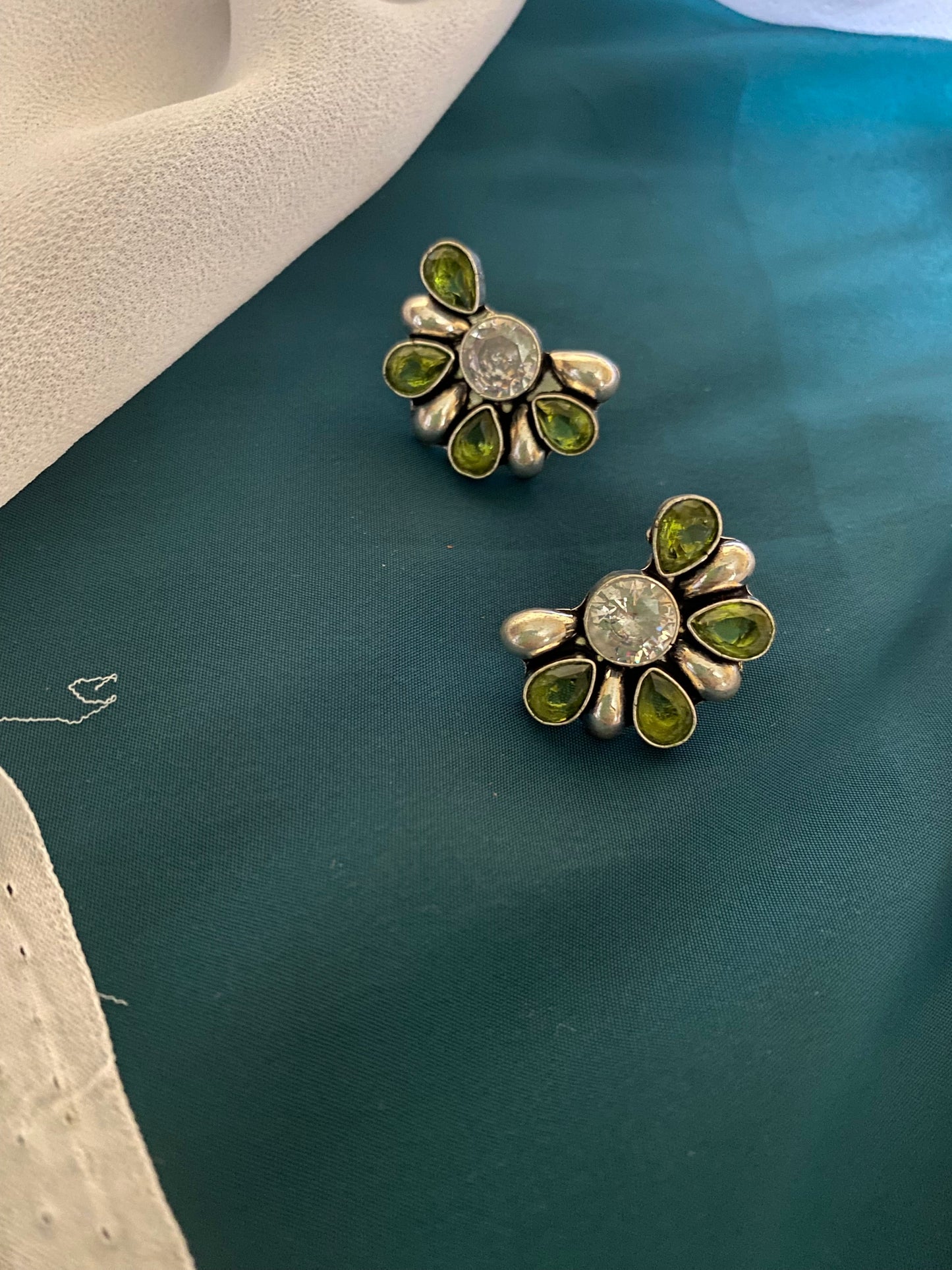 ABHIRA STUDS Gehnacollections