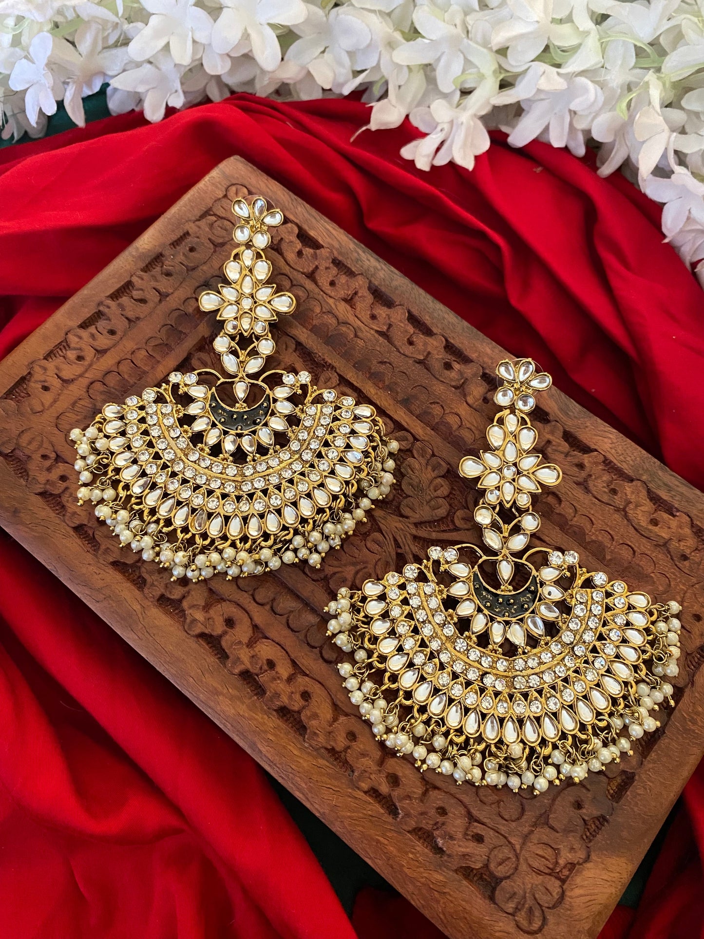 SIMRAT CHANDBALI Gehnacollections