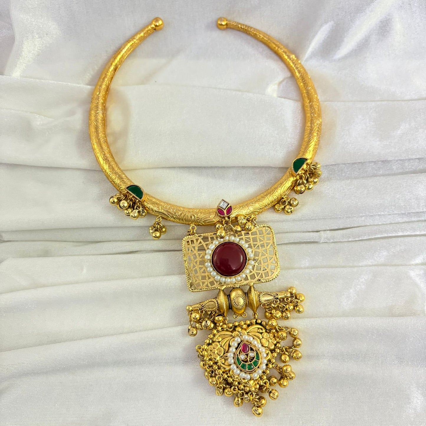 TANIKA HASLI Gehnacollections