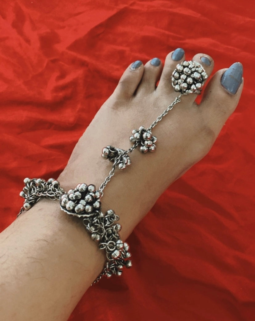 BOHEMIAN ANKLET WITH TOE RING Gehnacollections