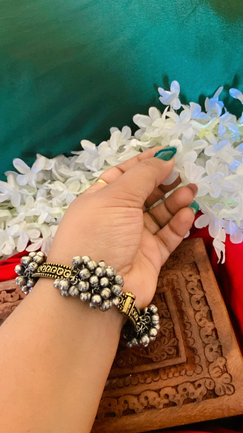 DUAL TONE GHUNGHROO BANGLE Gehnacollections