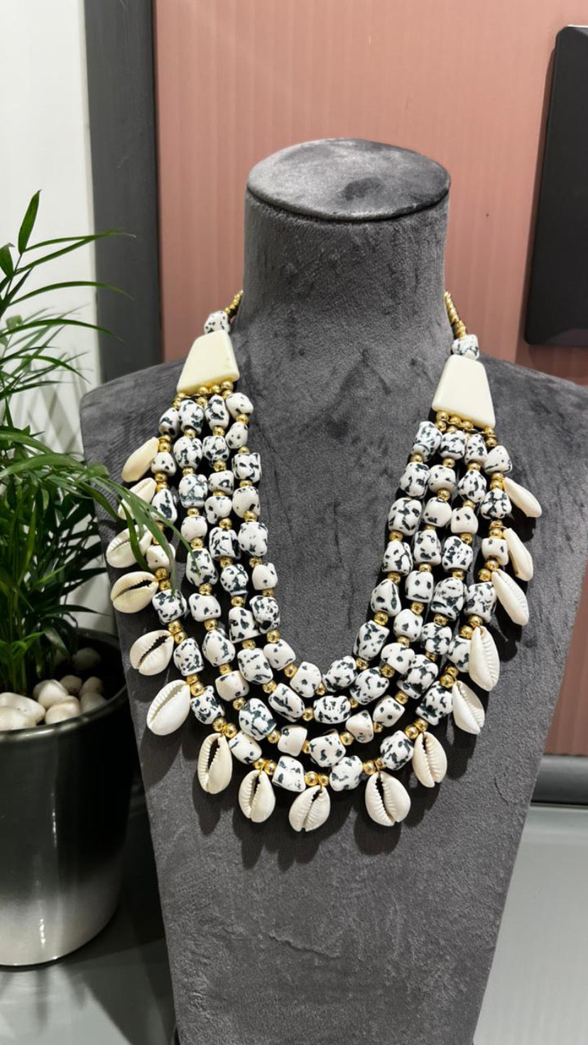 GIANA COWRIE NECKLACE Gehnacollections