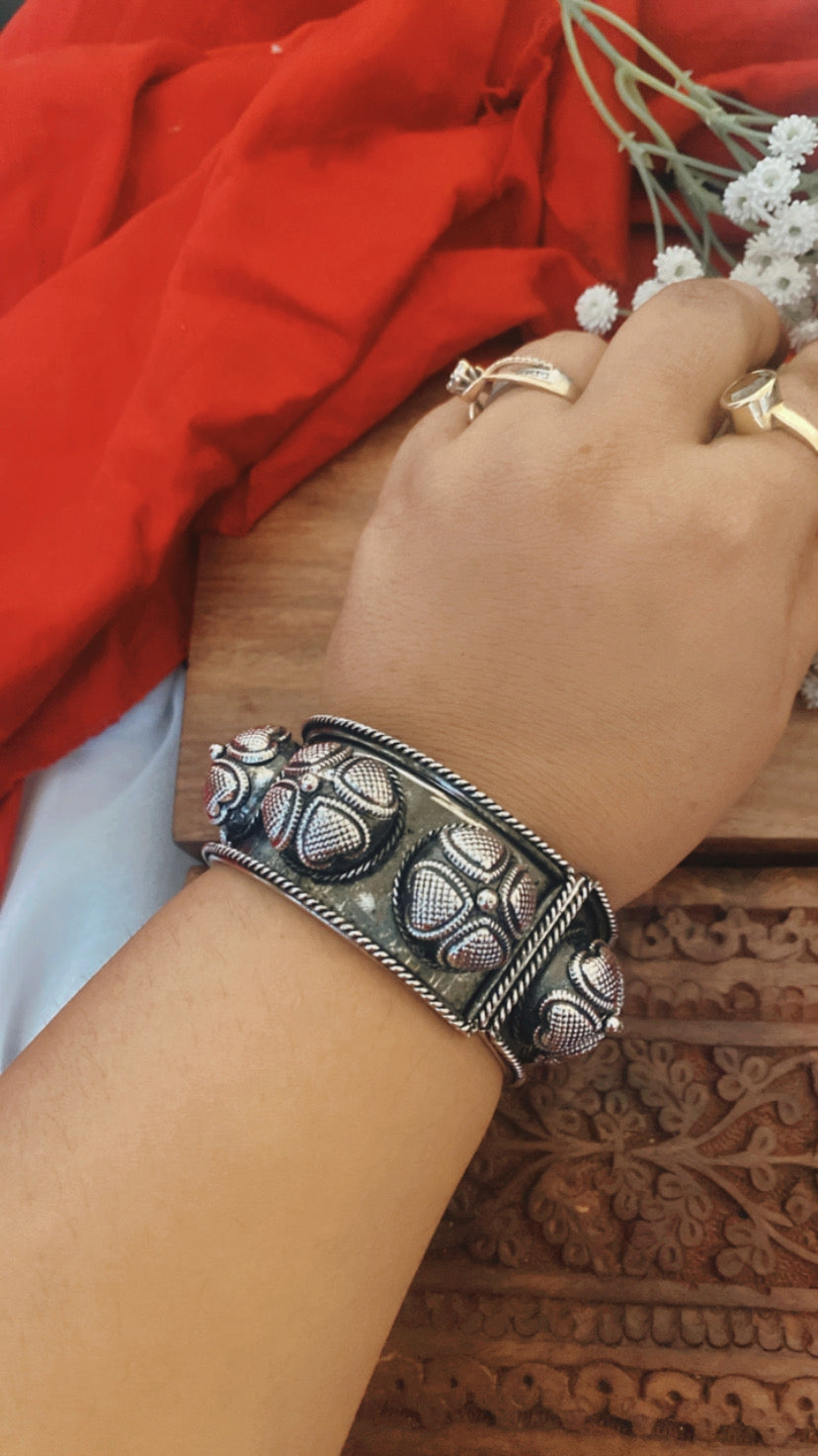 GAURI KADA Gehnacollections