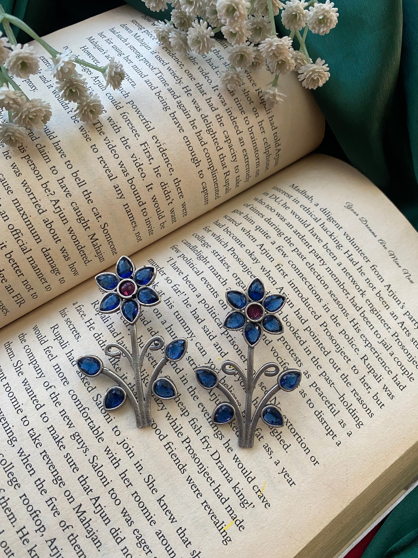 PETAL STONE STUD